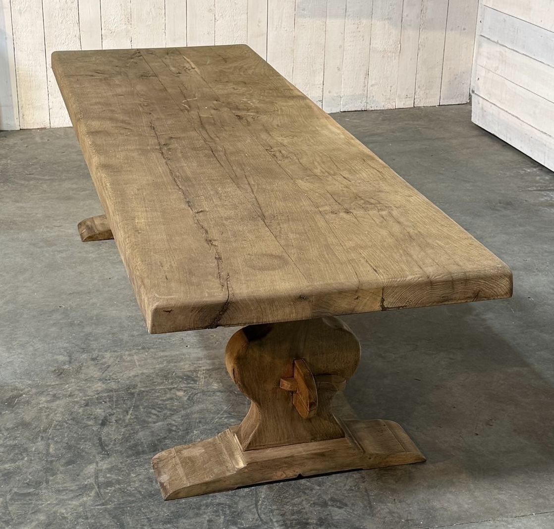 photo vinterior Superior Large French Oak Farmhouse Dining Table