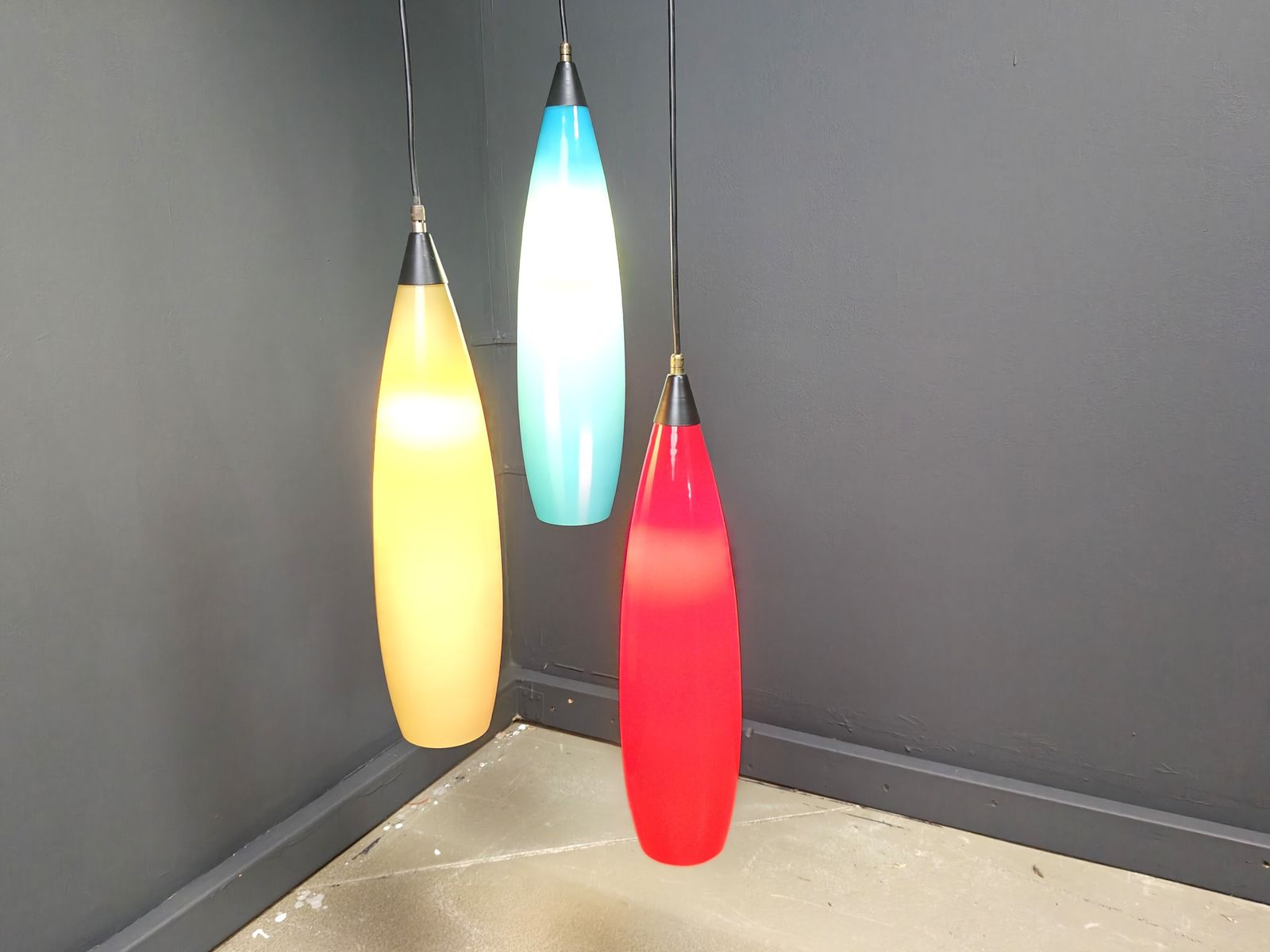 photo vinterior Vintage 3 Glass Pendant Lights By Vistosi, 1970s