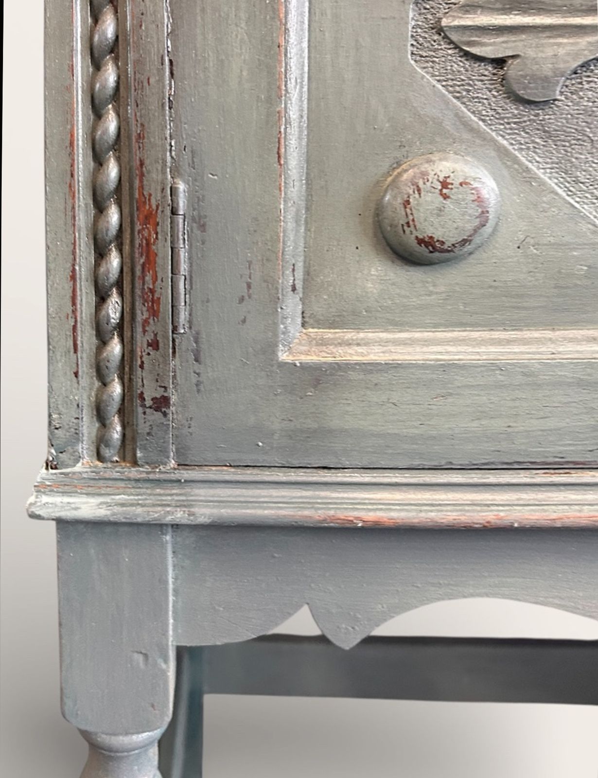 Antique Painted Oak Dresser With Barley Twist Columns, Mirror Back & Warner House–Lined Drawers photo Furniture