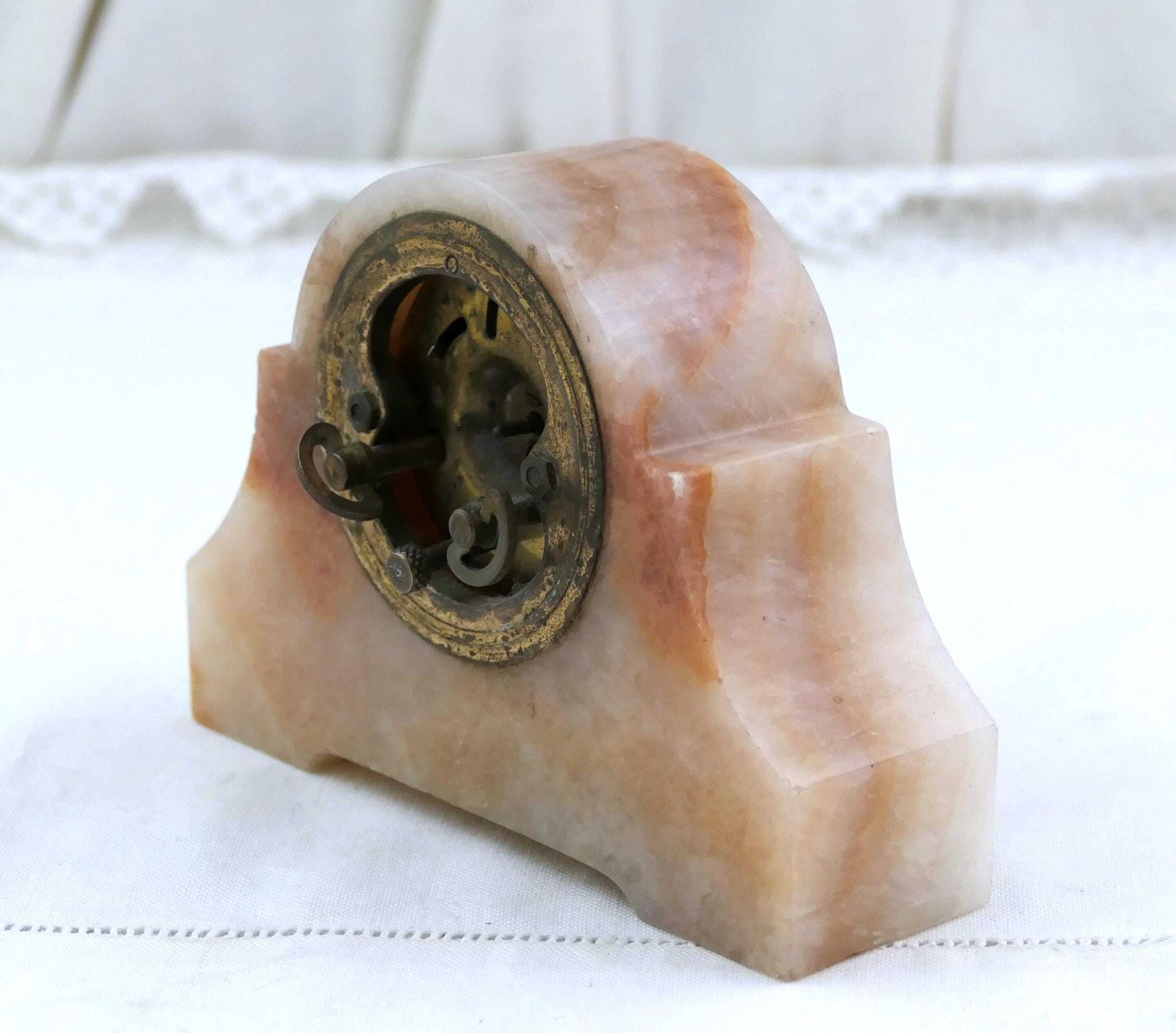 Small Antique Art Deco 1930s Peach Colored Veined Marble Stone Wind Up Mechanical Mantle Clock France In Need Of Repair, French Old Clock photo 91.0