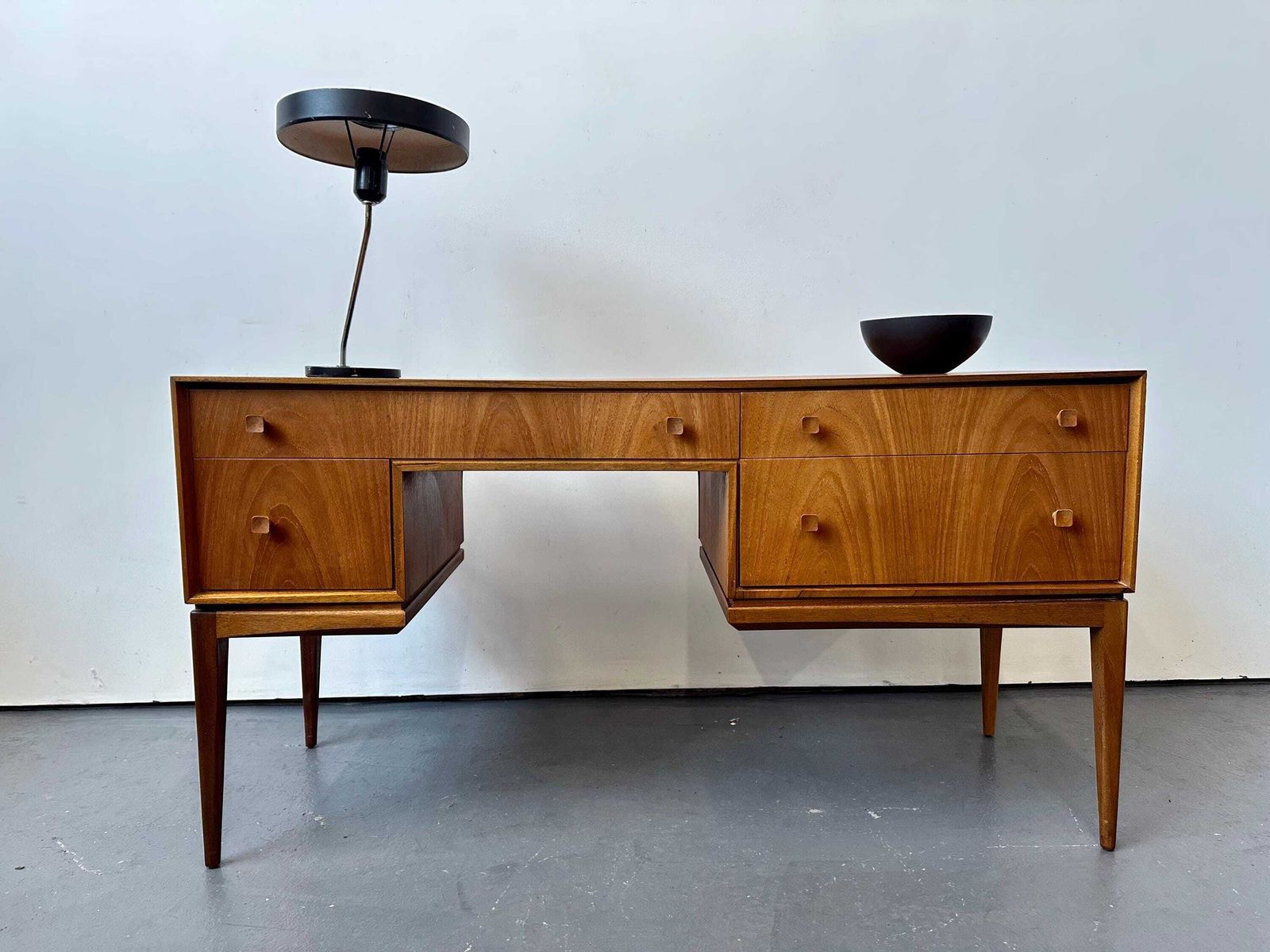 Vintage 1960s McIntosh Teak Desk. Danish Retro Mid Century photo 495.0