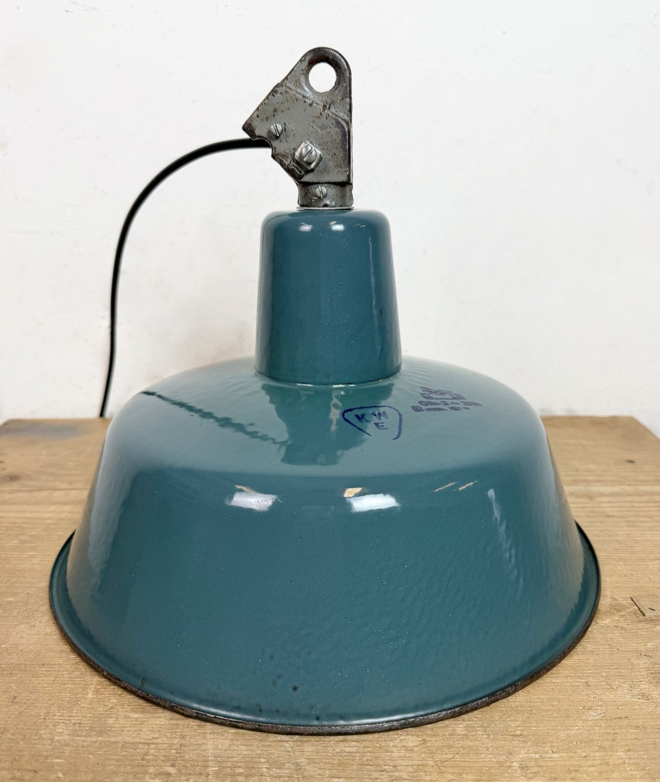 photo vinterior Industrial Petrol Enamel Factory Lamp With Cast Iron Top, 1960s, 10 X