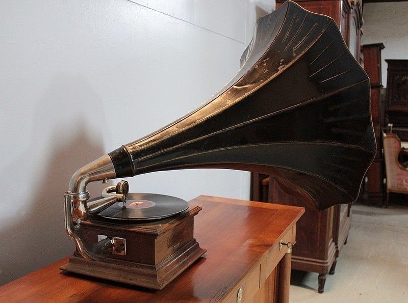 Gramophone At Pavillon 20th photo for sale