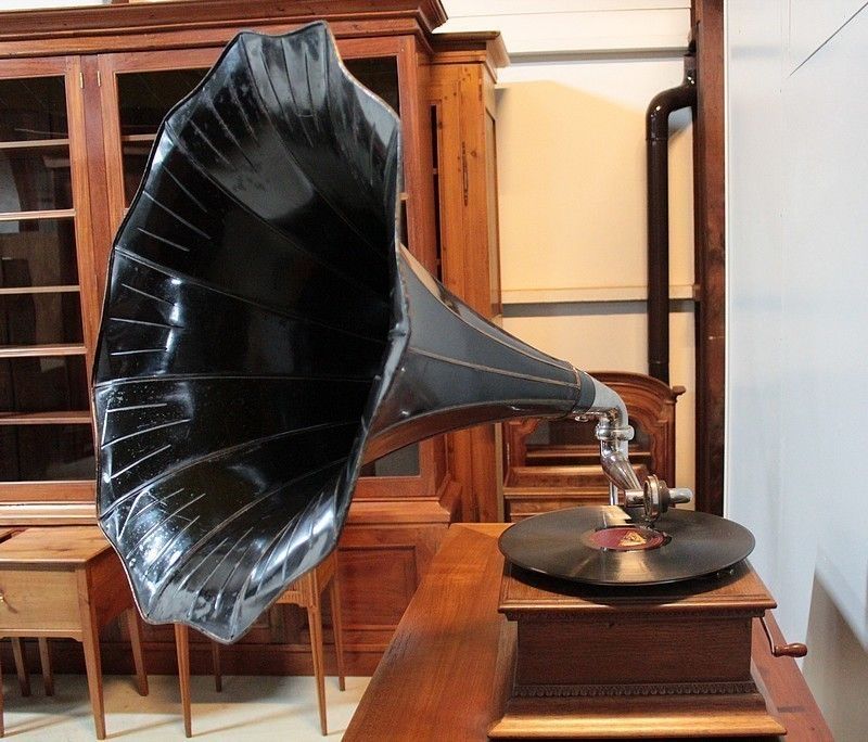 Gramophone At Pavillon 20th photo 1927.13