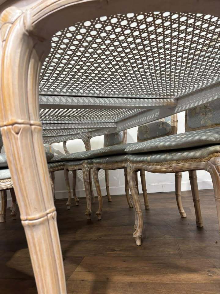 photo vintage Eastern Influenced Bamboo Style Dining Suite