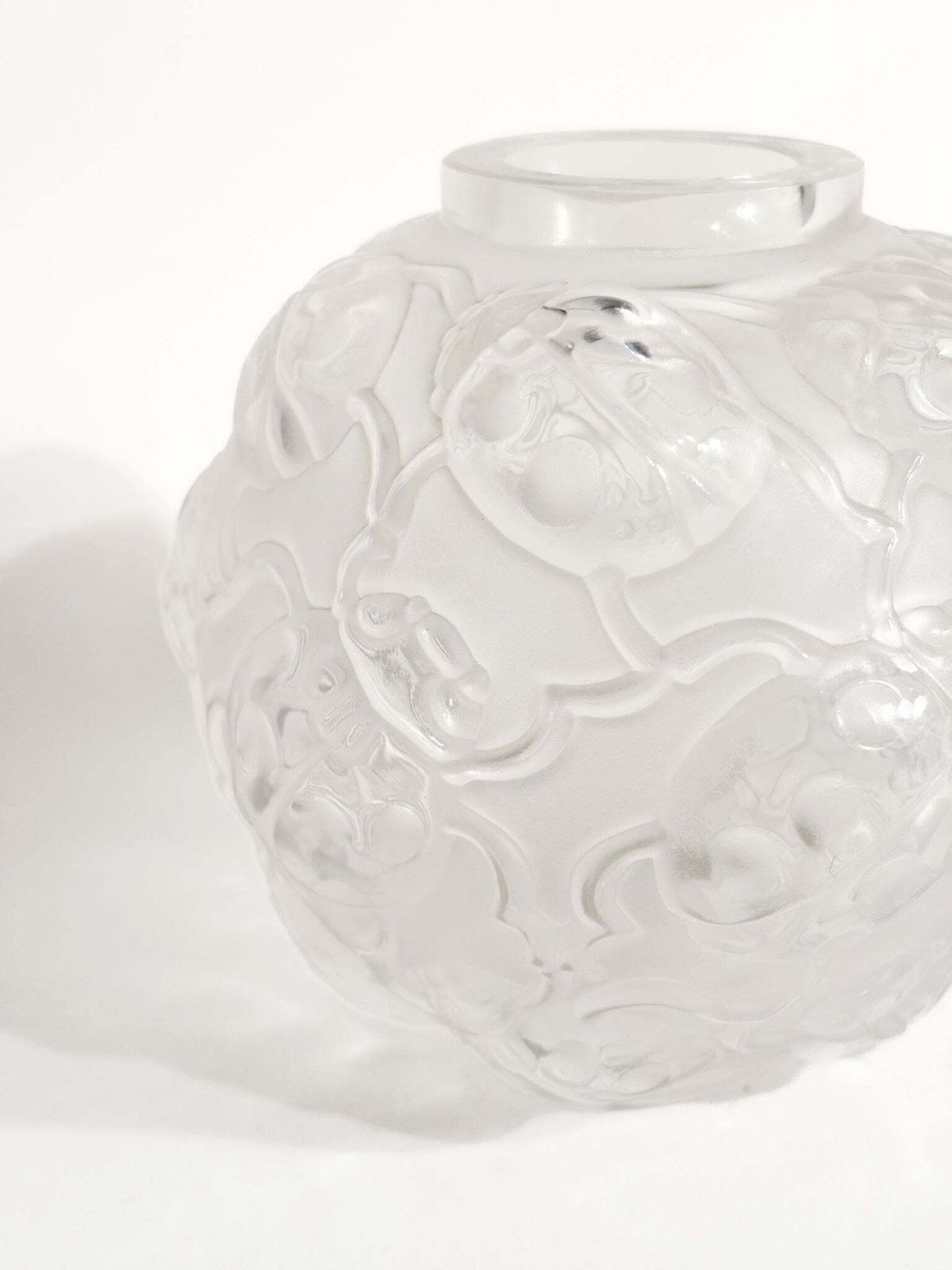 Lalique Crystal Vase 'Coccinelle' From The 1980s photo 313.0