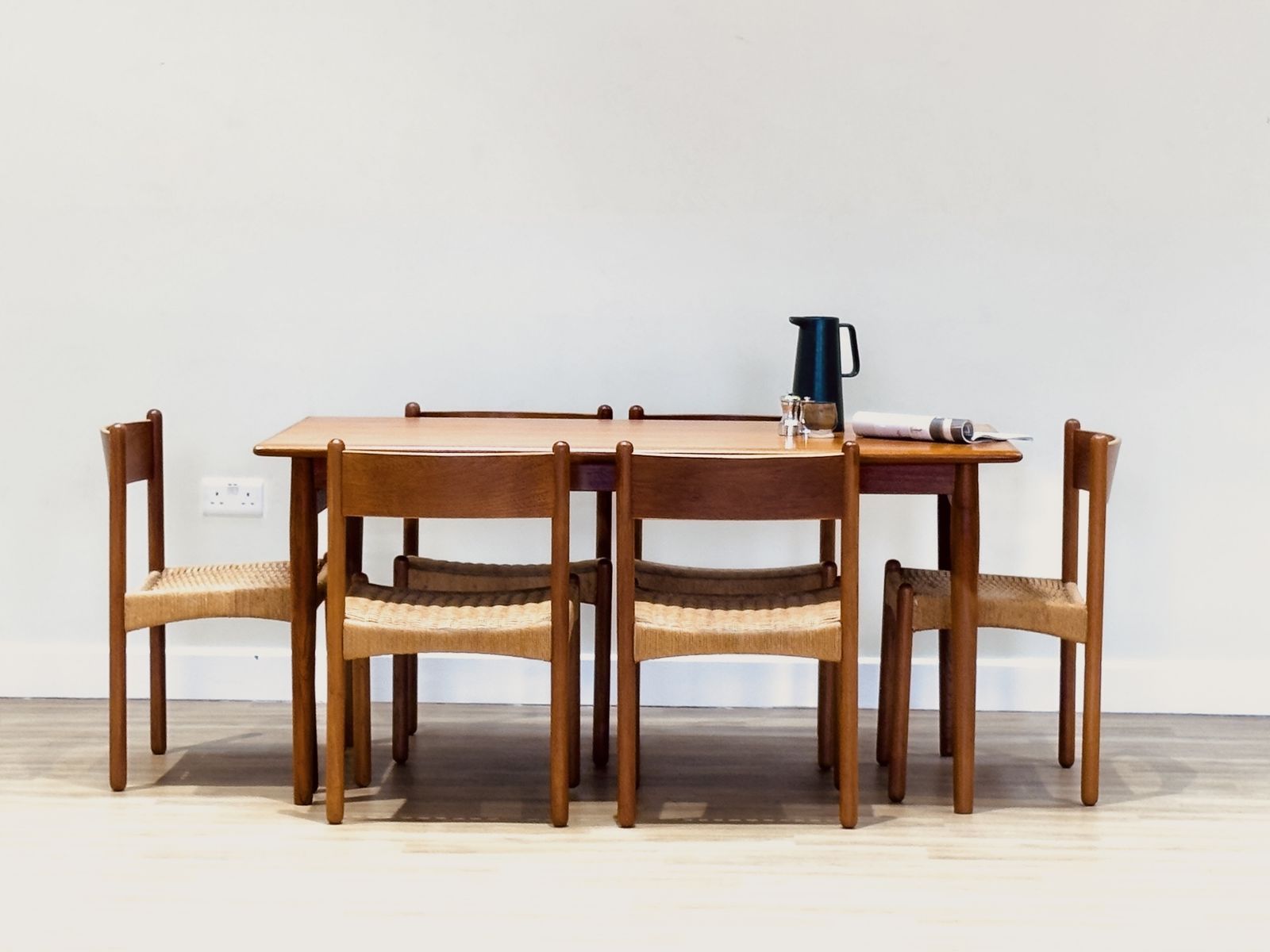 Mid Century Danish Teak Extending Dining Table (Johannes Andersen) photo vintage