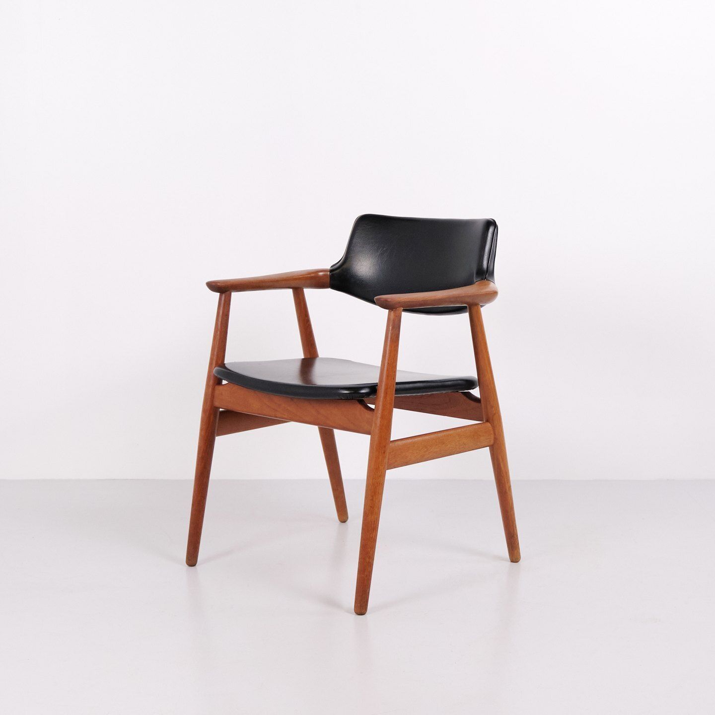 Set Of 6 Dining Chairs Model Gm11 In Teak And Black Leather By Svend Aage Eriksen For Glostrup Møbelfabrik, 1960s photo for sale