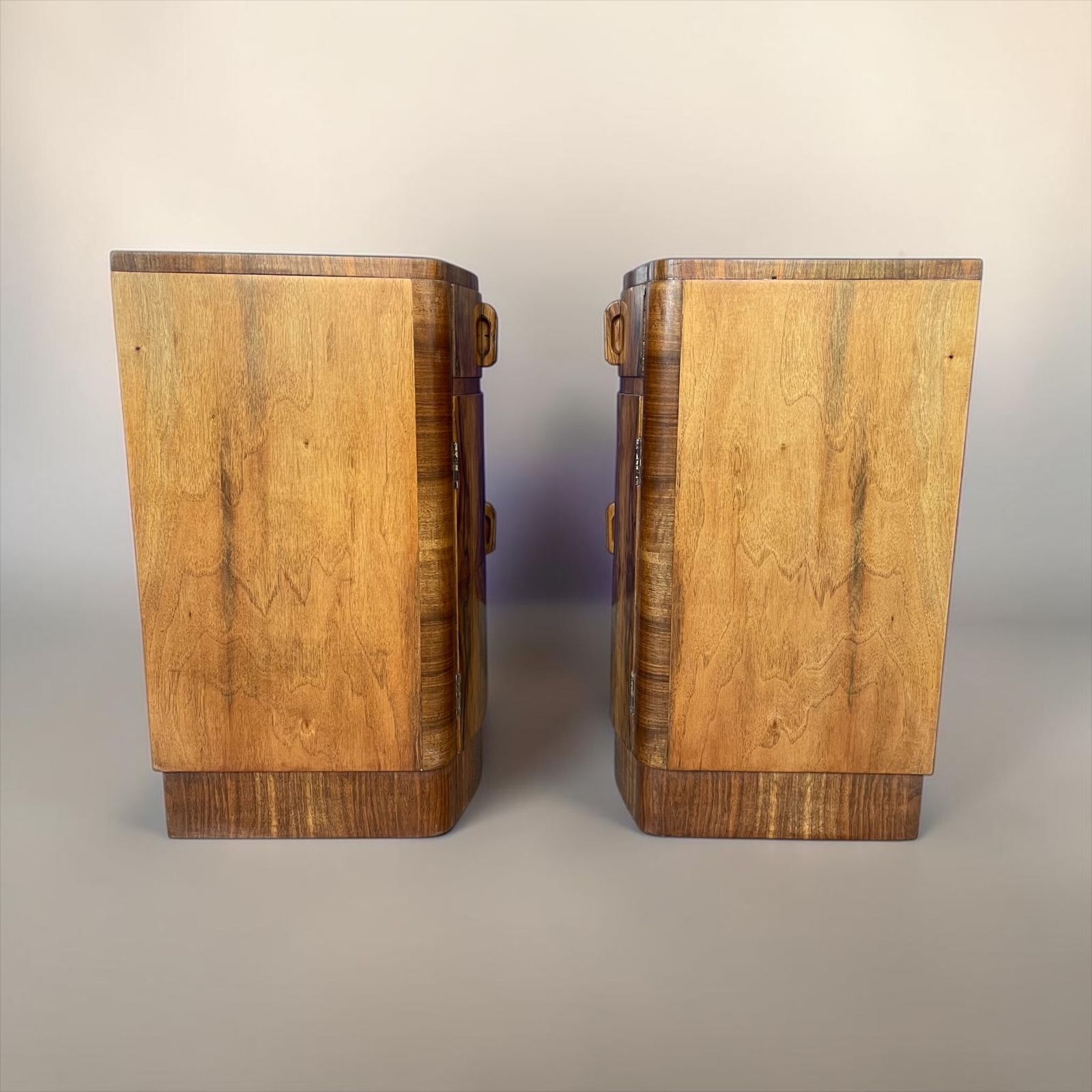 A Pair Of Art Deco Bedside Cabinets photo vinterior