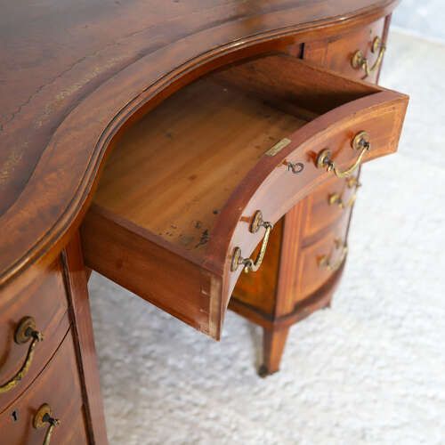 photo vinterior Late 18th/Early 19th‑Century English Sheraton Revival Kidney Desk   Original Leather Top