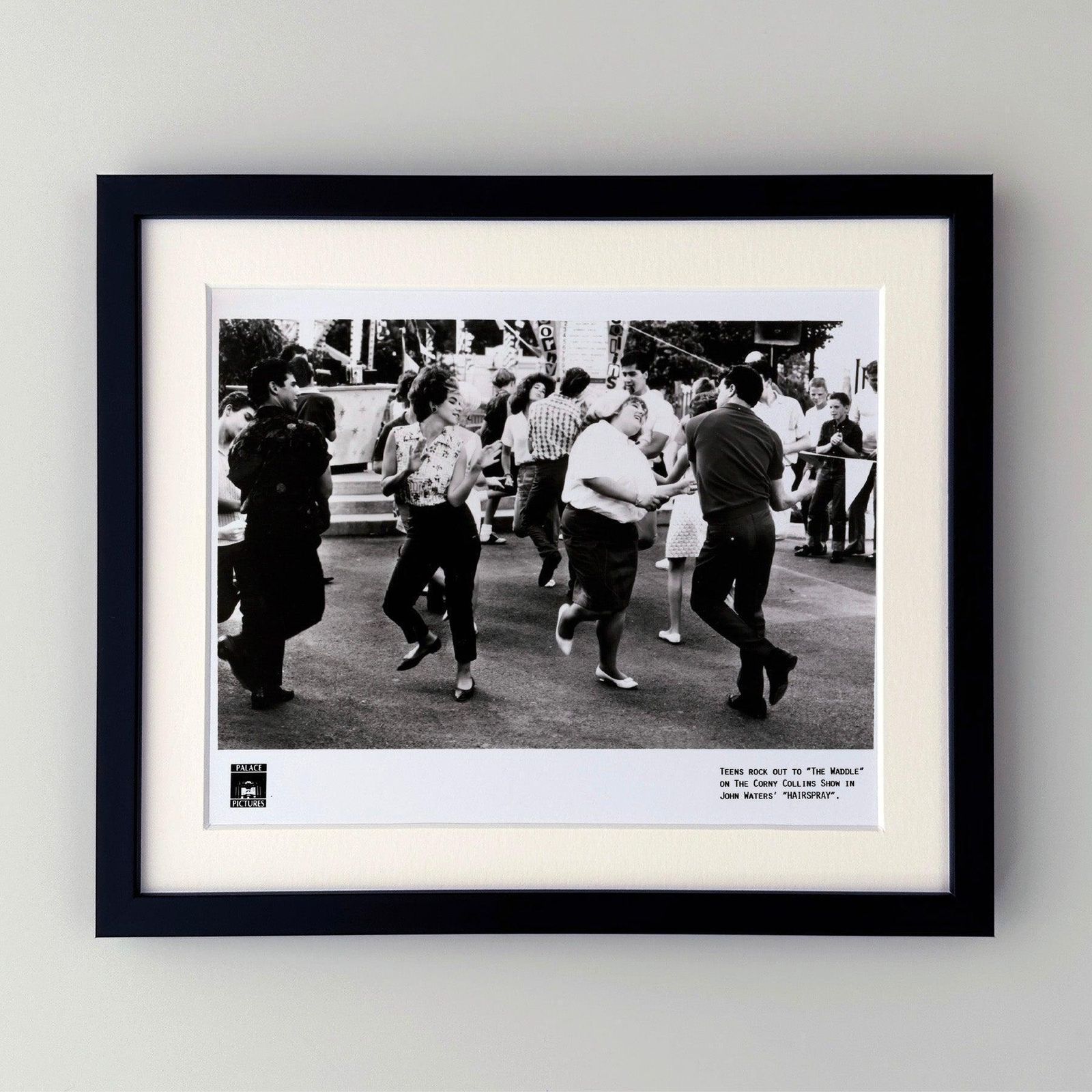 Photo de presse originale encadrée, Hairspray, 1988 photo furniture