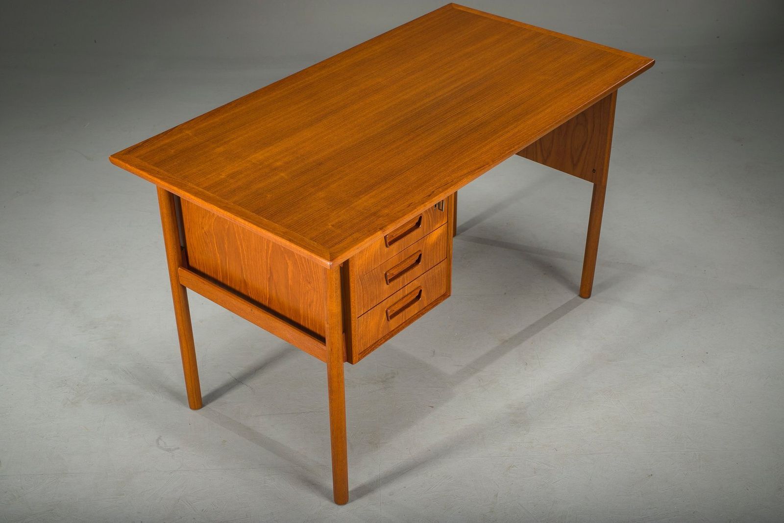 photo vintage Mid Century Danish Teak Desk From Gunnar Nielsen Tibergaard, 1960s