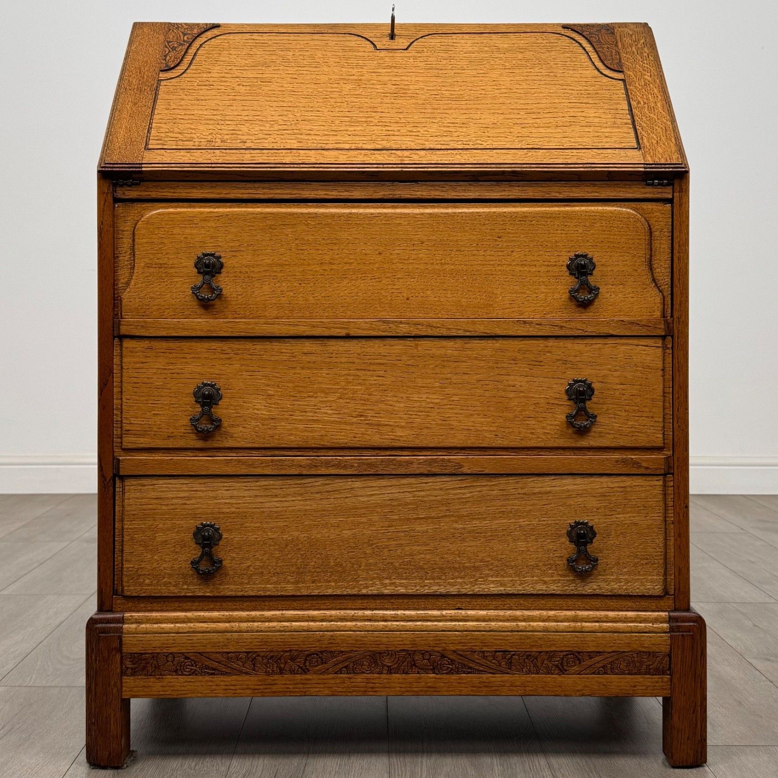 Antique 20th Century Art Deco Style Golden Oak Bureau ( Af 5497 )