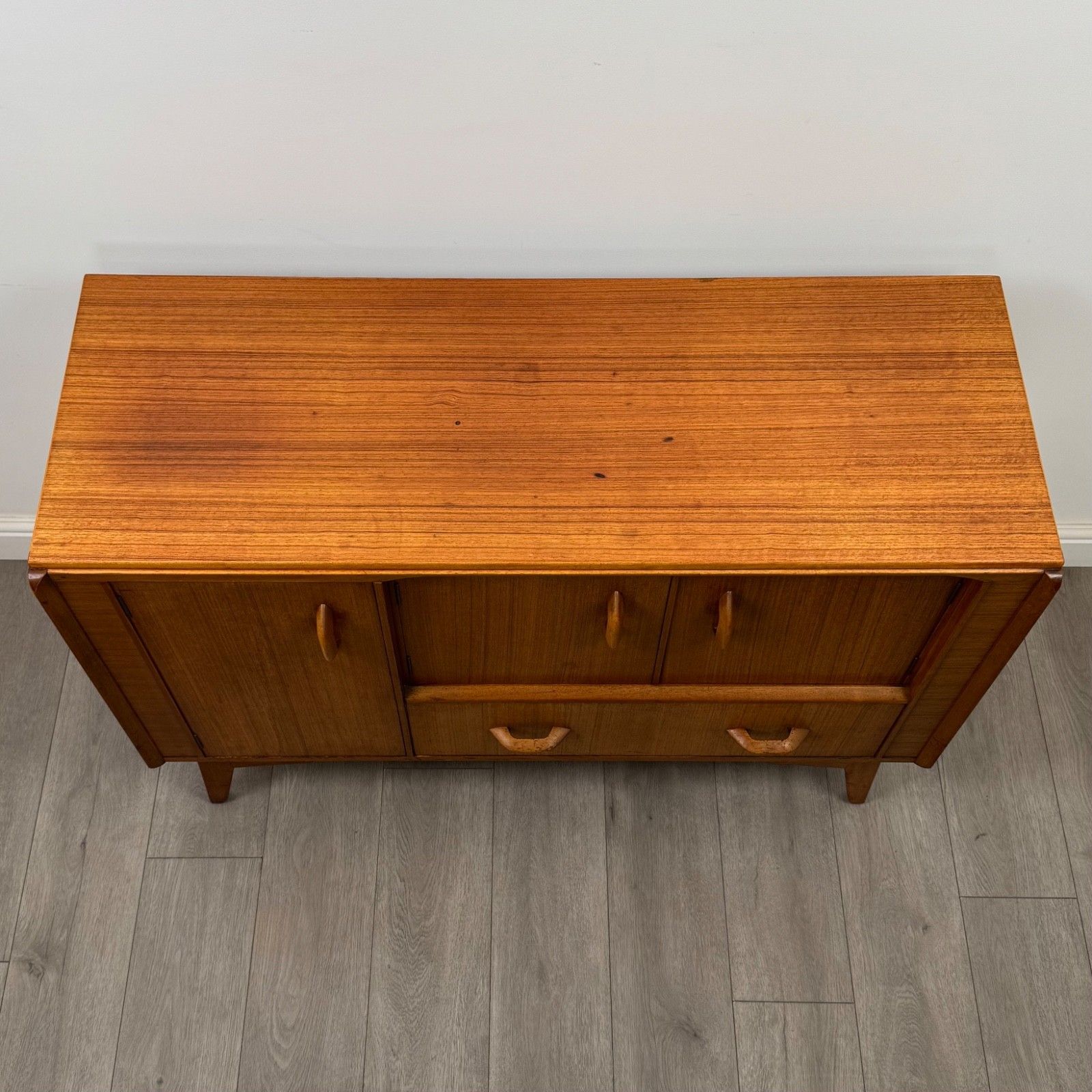 photo for sale Vintage 20th Century Good Quality Sideboard In Walnut ( Af 5509 )