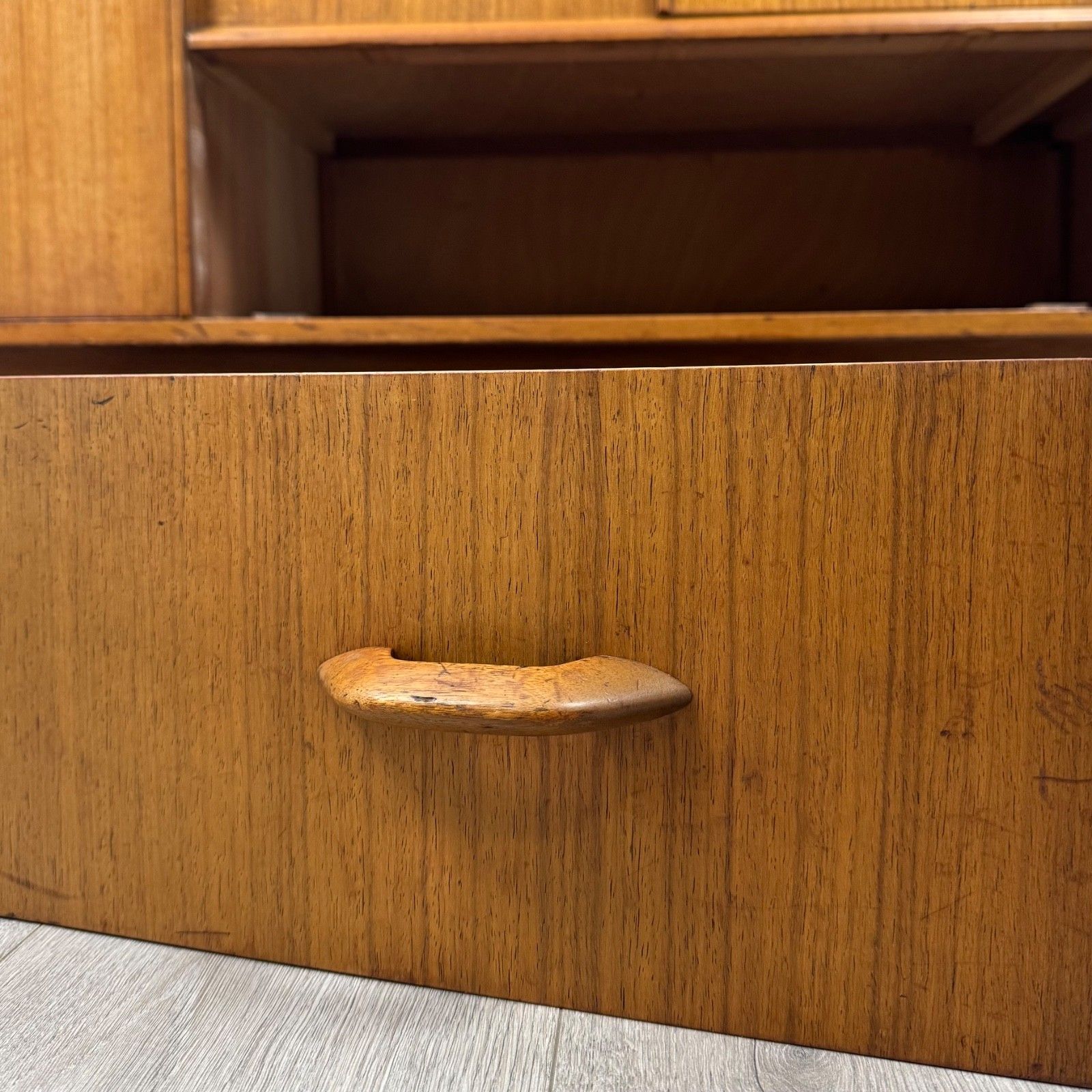 585.0 Vintage 20th Century Good Quality Sideboard In Walnut ( Af 5509 ) photo
