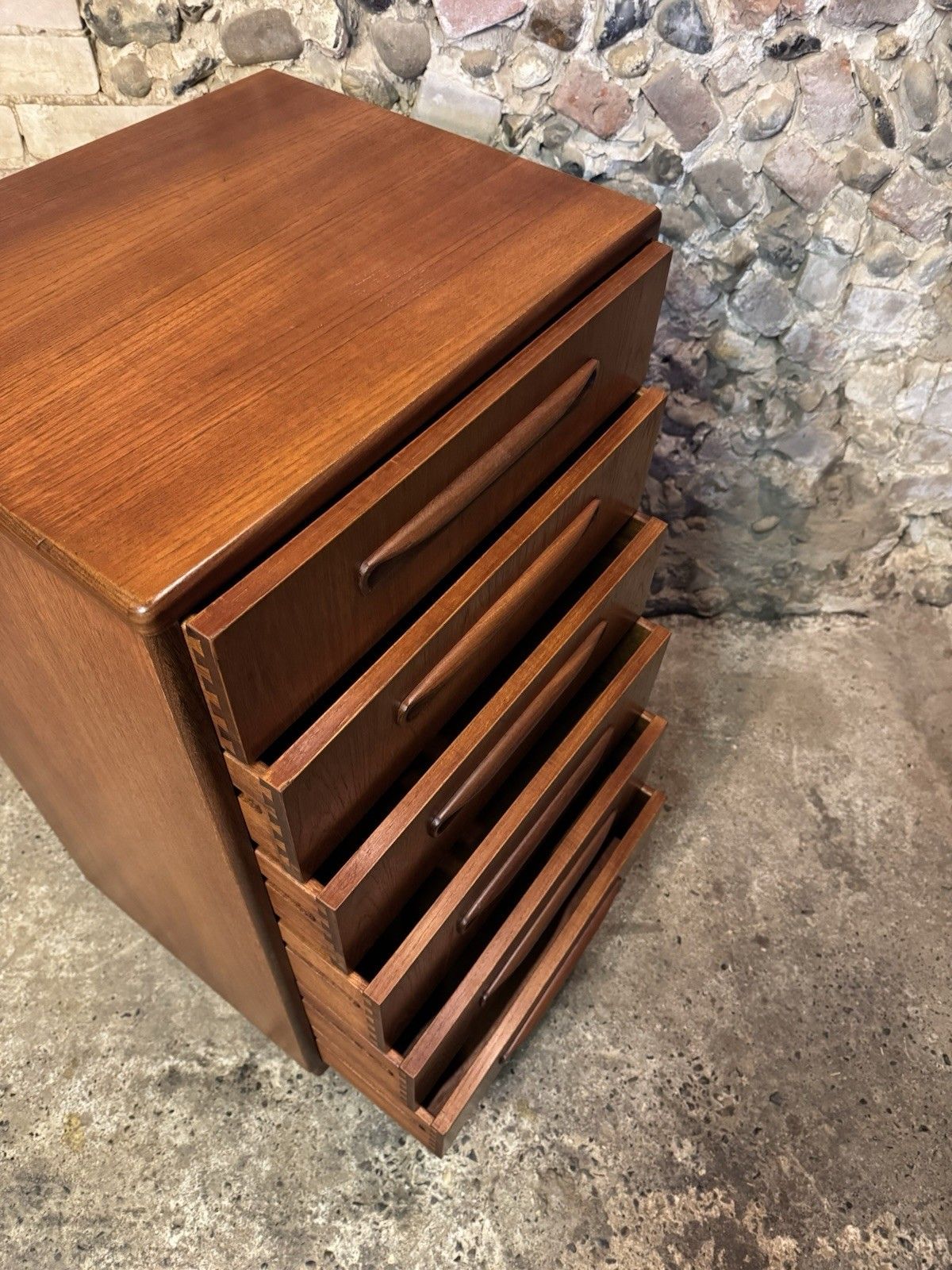 photo vinterior 🚛 Vintage Mid Century G Plan Teak Chest Of Drawers Danish Scandinavian Design