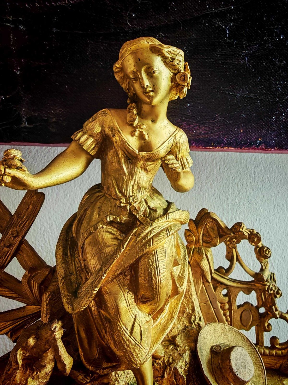 Pendule d'époque XIXe siècle en ormolu doré, socle en velours bordeaux, restaurée photo Décoration