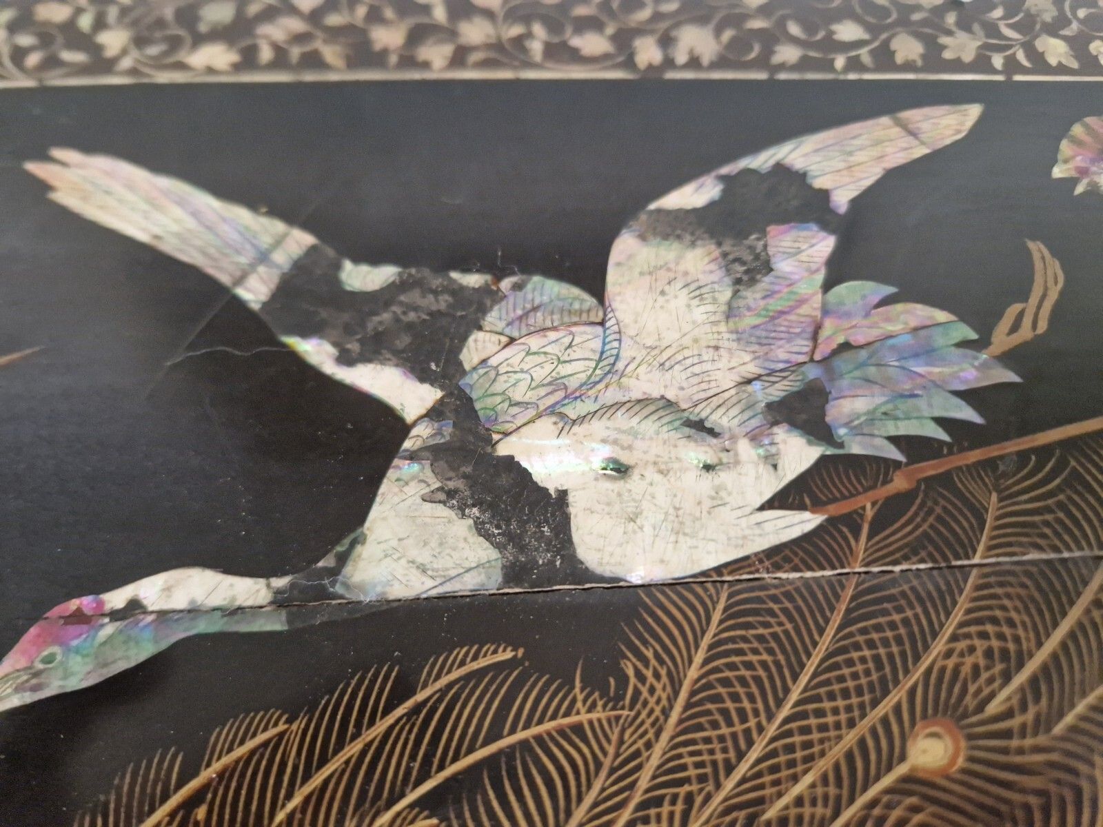 photo vintage Antique Japanese Cabinet 19th Century Lacquered Mother Of Pearl 1850