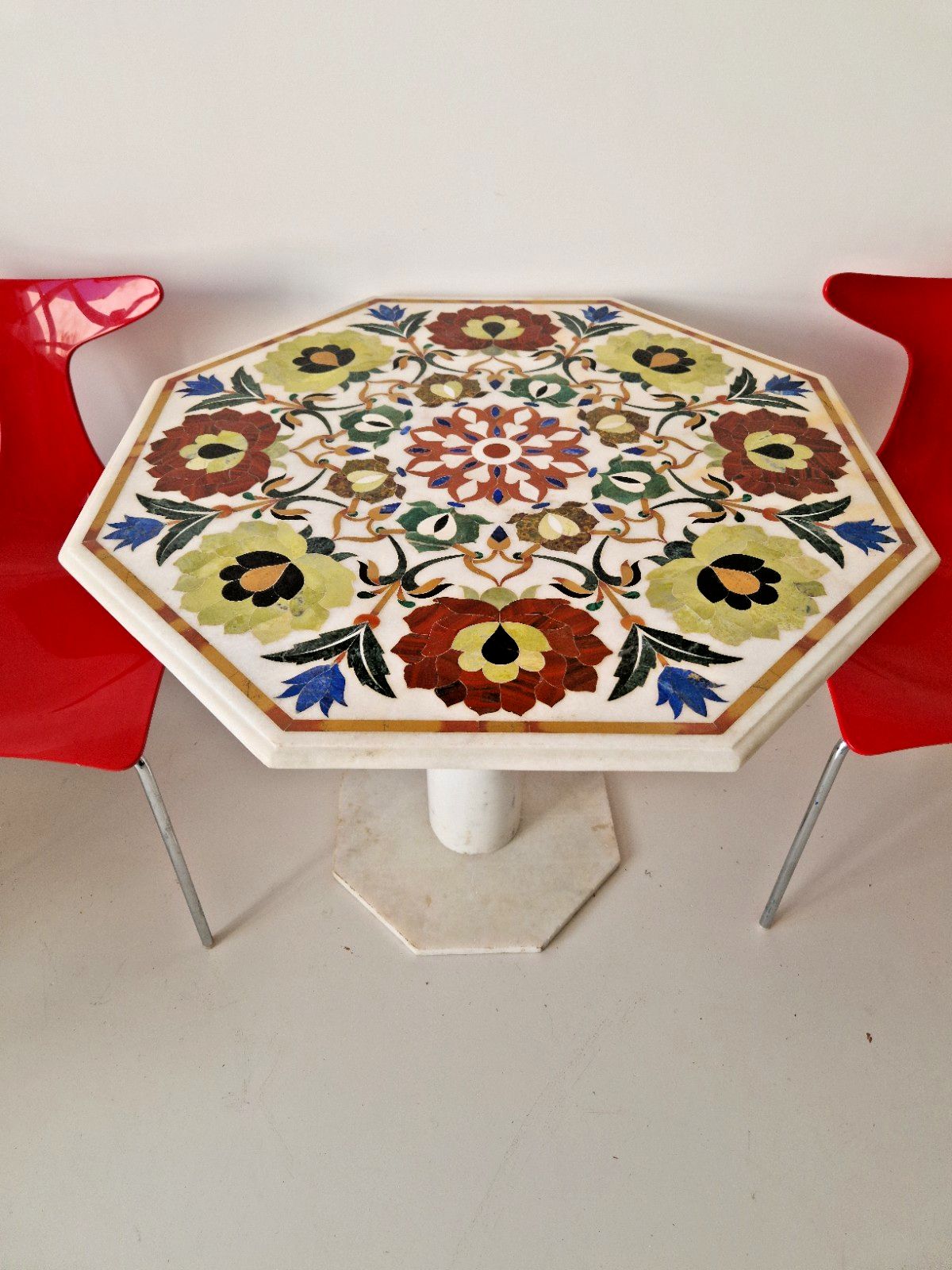 photo vintage Post Modern Italian Marble Table Pietra Dura With Floral Inlays Interior Design