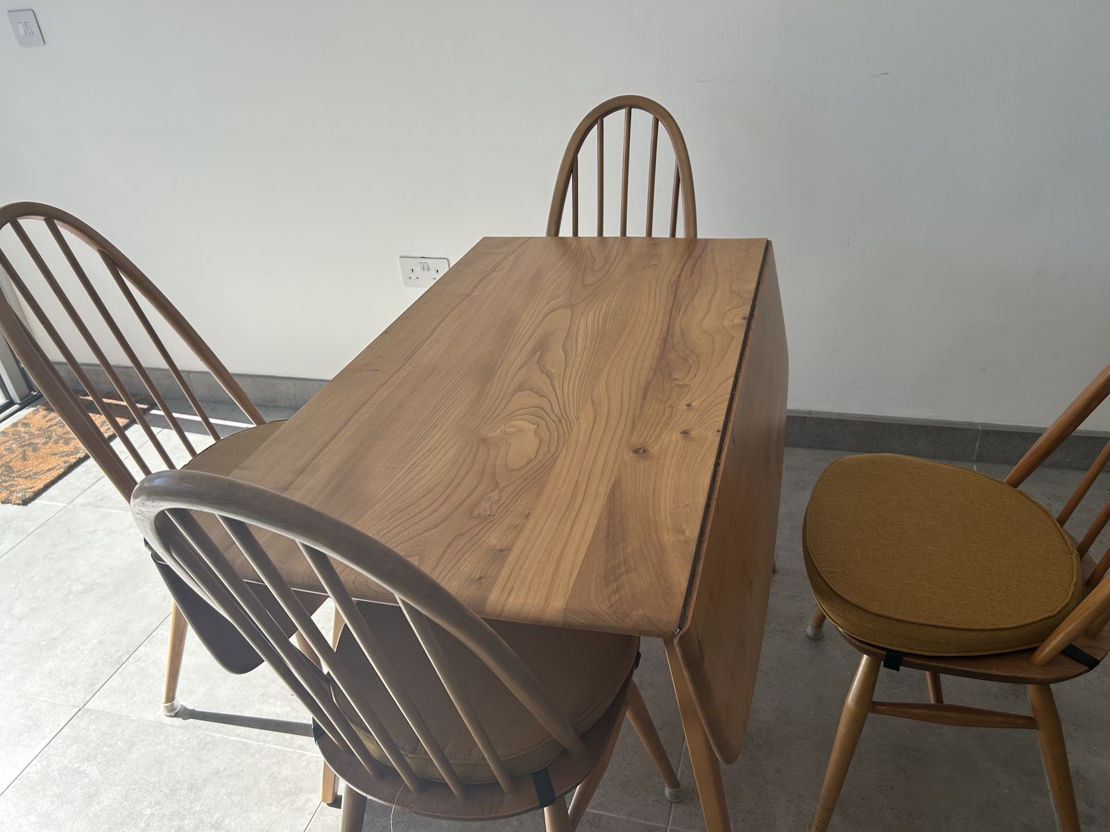 Stunning Ercol Dropleaf Table And 4 Windsor Chairs With Seat Pads photo for sale