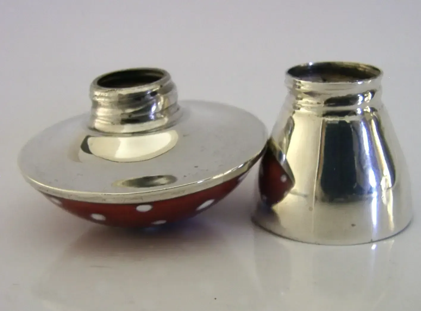 Poivrière en argent massif sterling et émail, forme champignon, vers 1980, Mexique photo buy