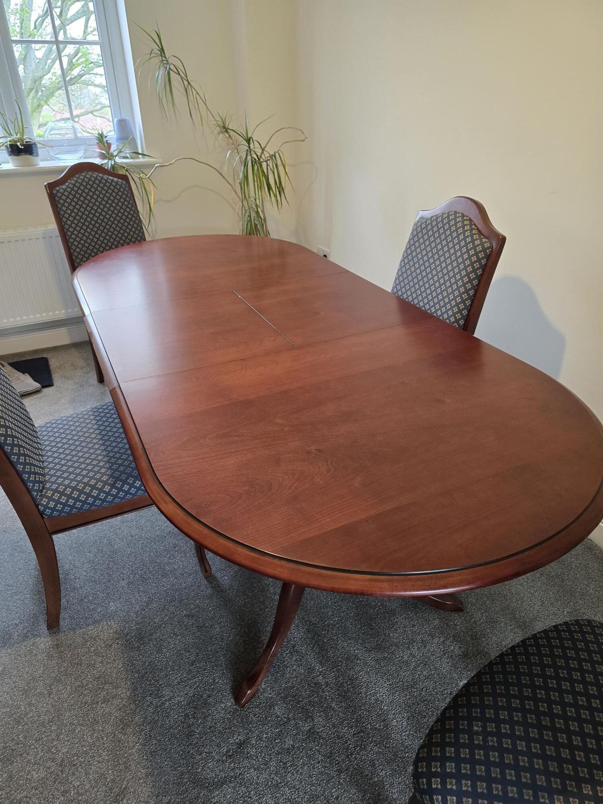 White And Newton Teak Or Cherry Extendable Table And Four Chairs In Good Condition photo 375.0