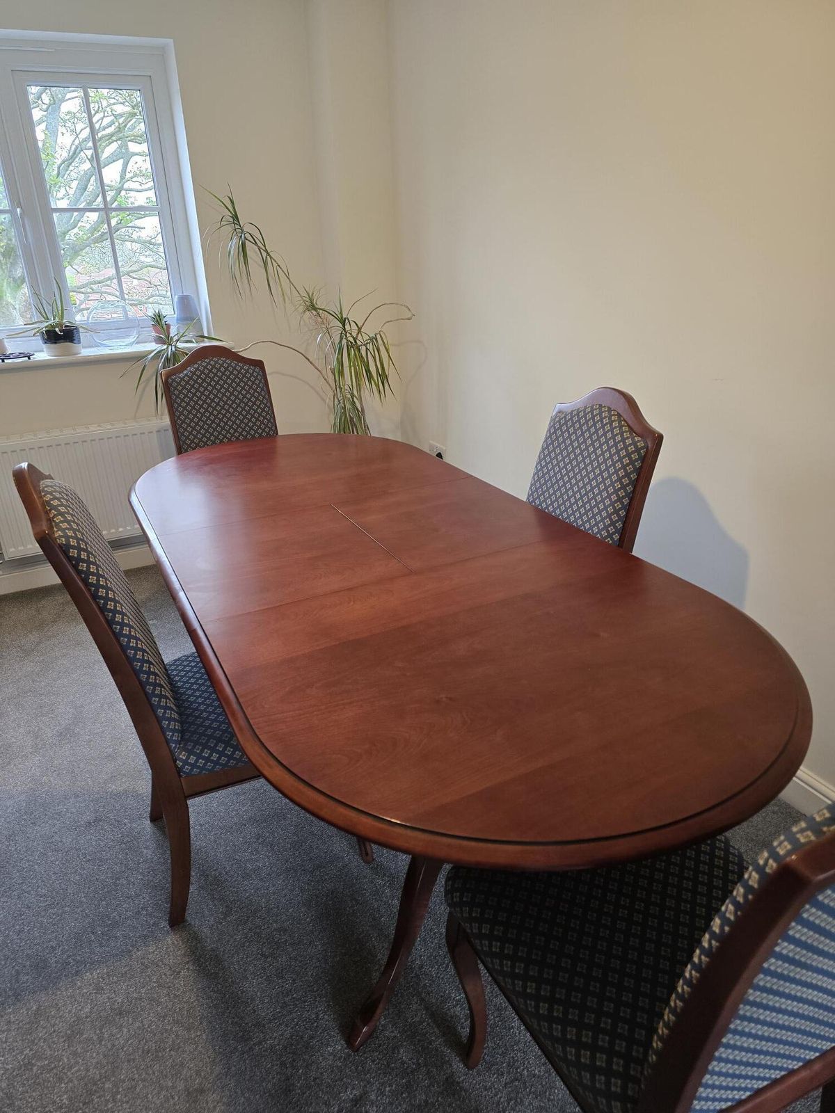 White And Newton Teak Or Cherry Extendable Table And Four Chairs In Good Condition photo vinterior