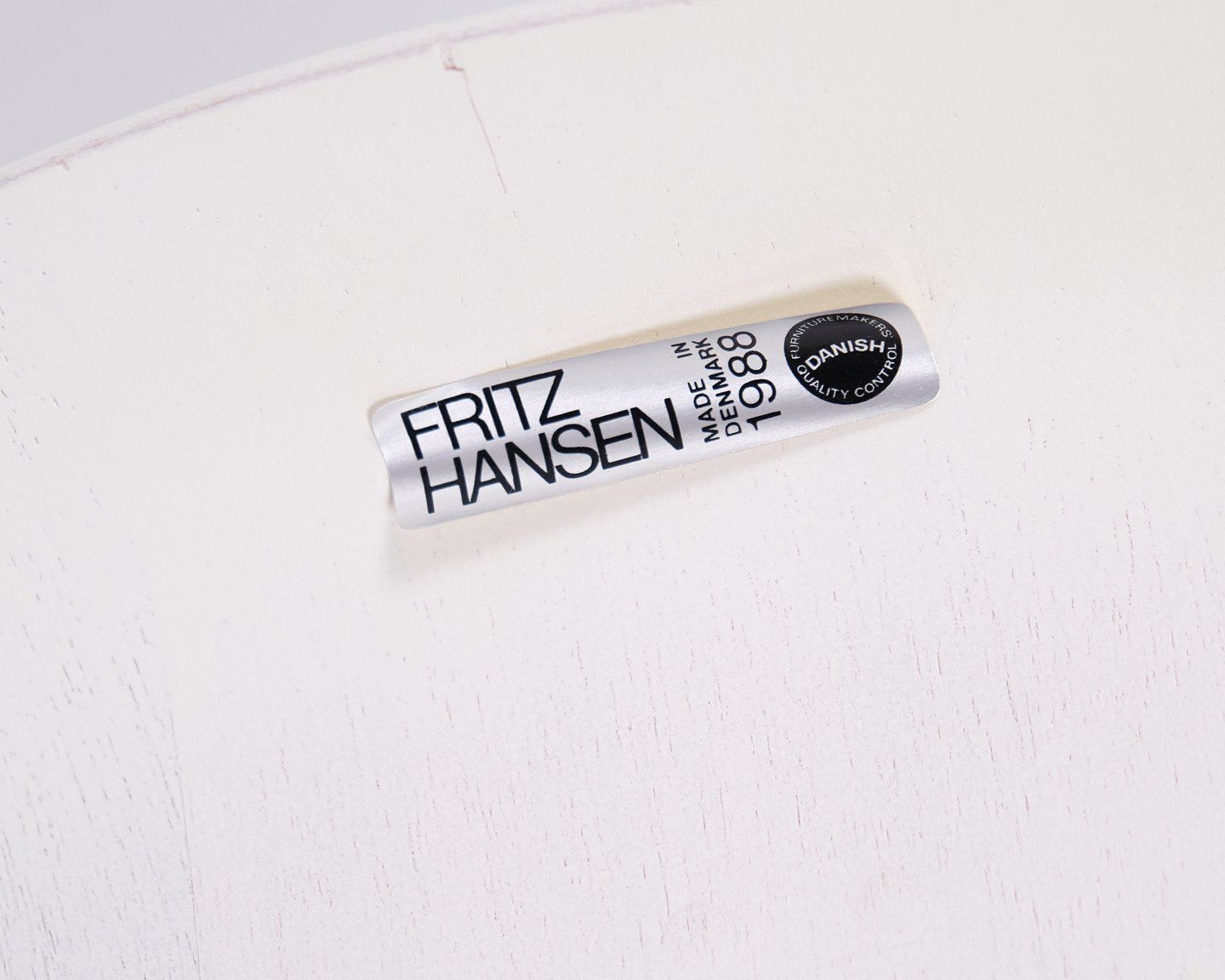 photo furniture Set Of 6 Series 7 Chairs Model 3107 In White Lacquered Veneer With Chrome Frame By Arne Jacobsen For Fritz Hansen