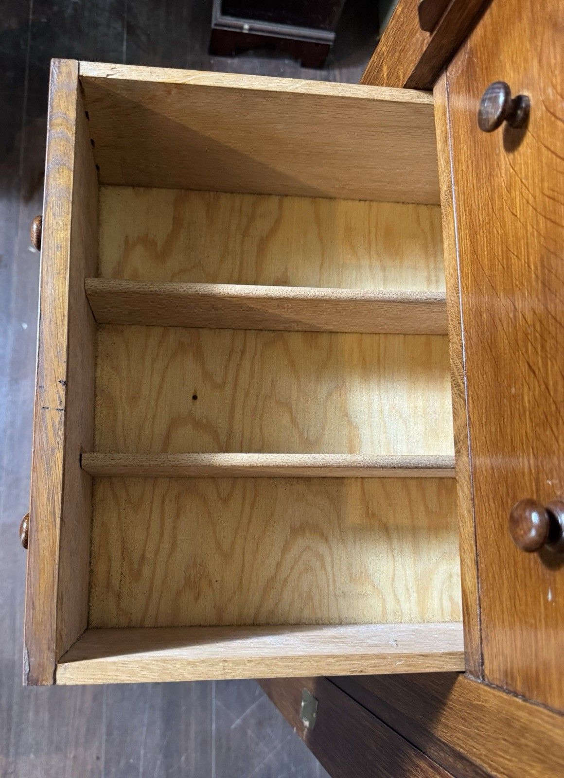 photo vintage Victorian Oak Wellington Chest