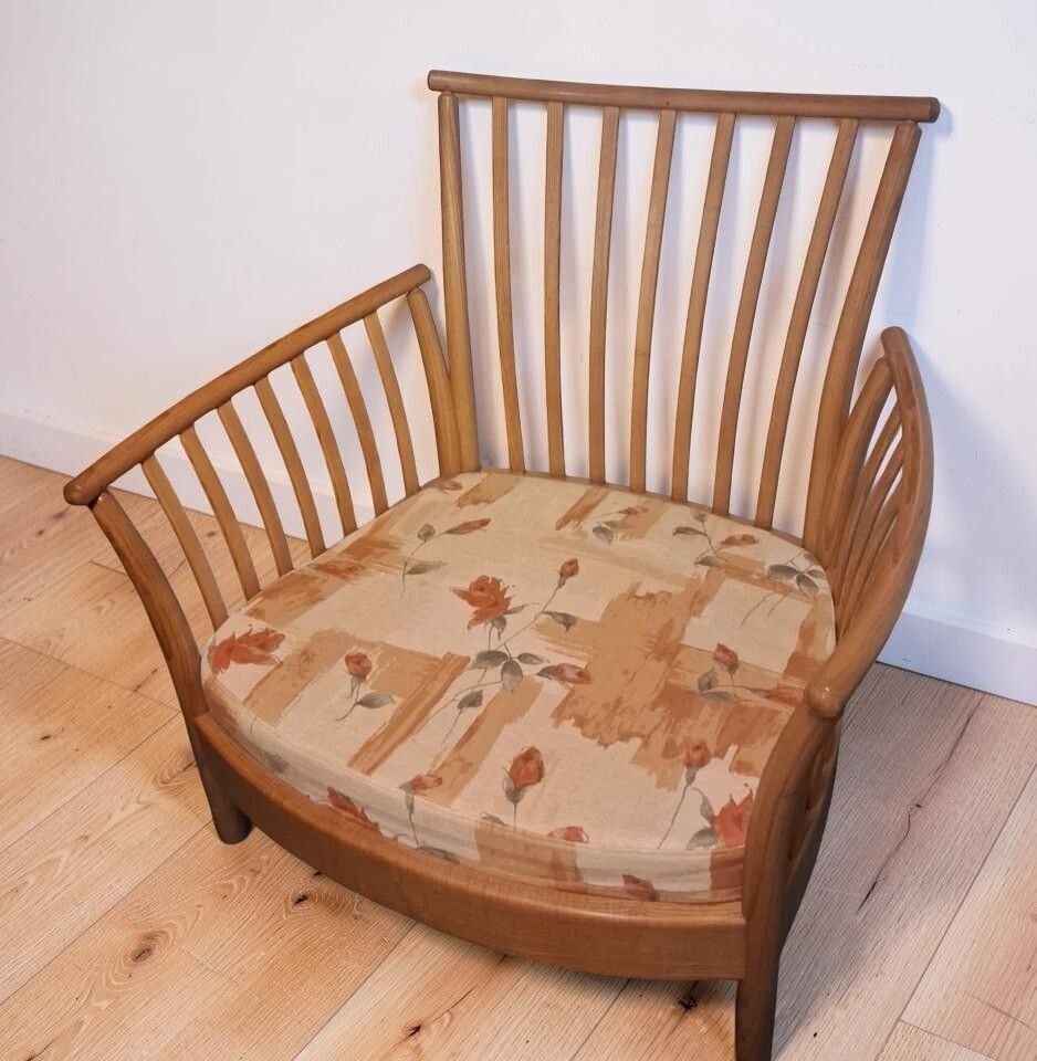 photo furniture Vintage Ercol Renaissance High Back Very Wide Armchair Very Comfy