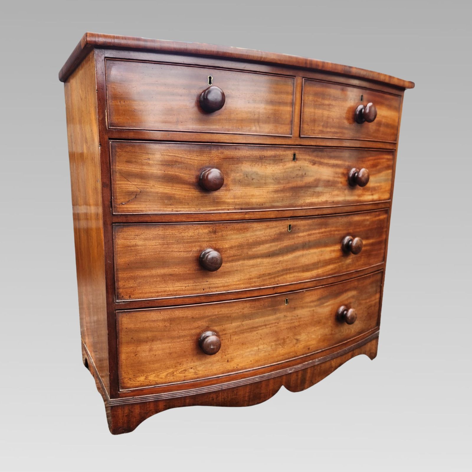 Fabulous Victorian Mahogany Chest Of Drawers Bow Front Turned Handles
