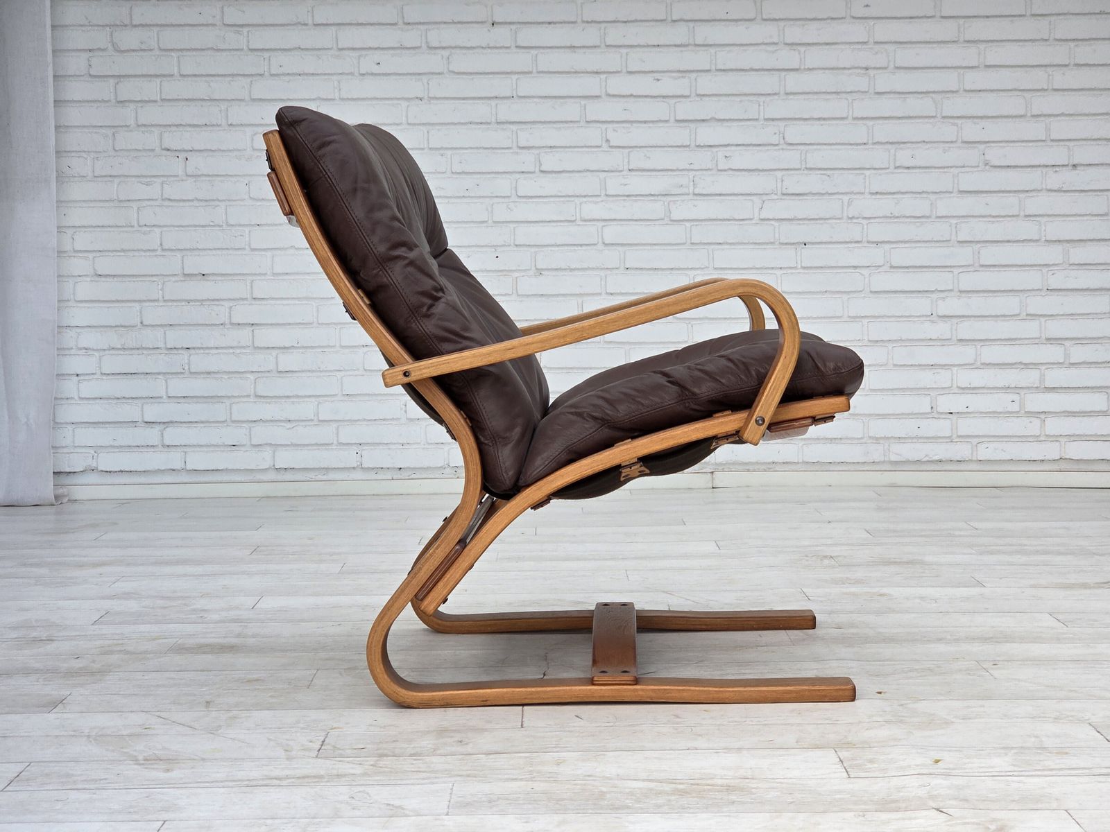 photo for sale Jaren 1970, Deense Fauteuil Van Komfort, Meubeleer, Canvas, Gebogen Hout.