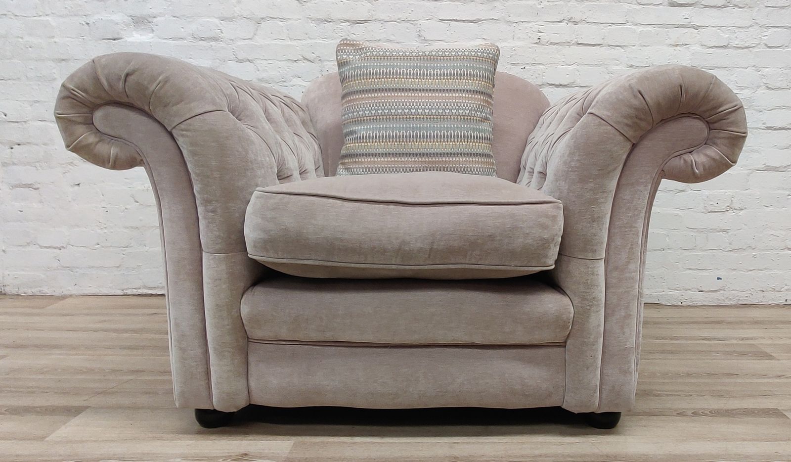 Dfs Country Living Loch Leven Armchair Light Grey Plush photo 150.0