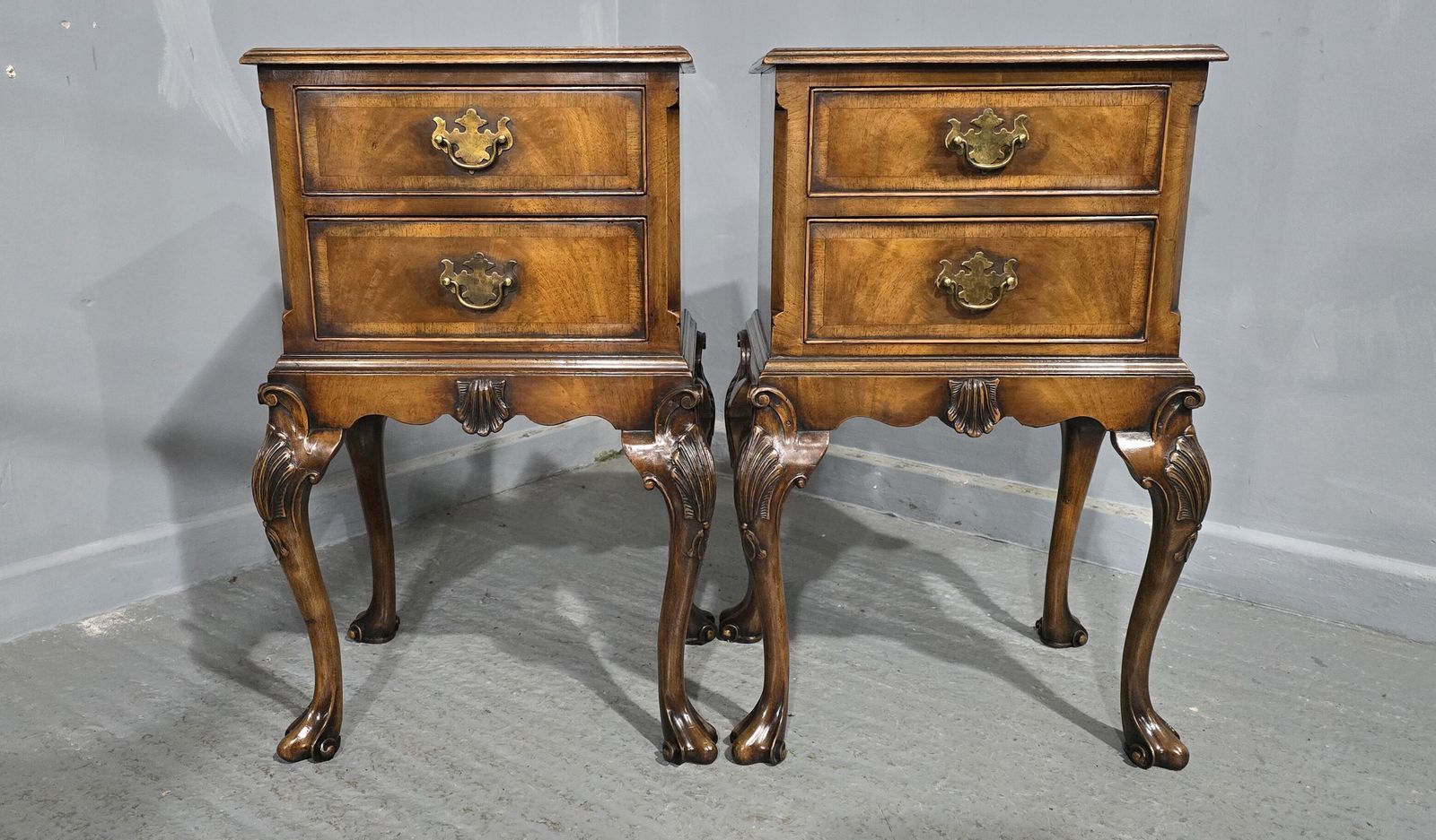 Top Quality Queen Anne Walnut Bedside Chest Of Drawers photo furniture