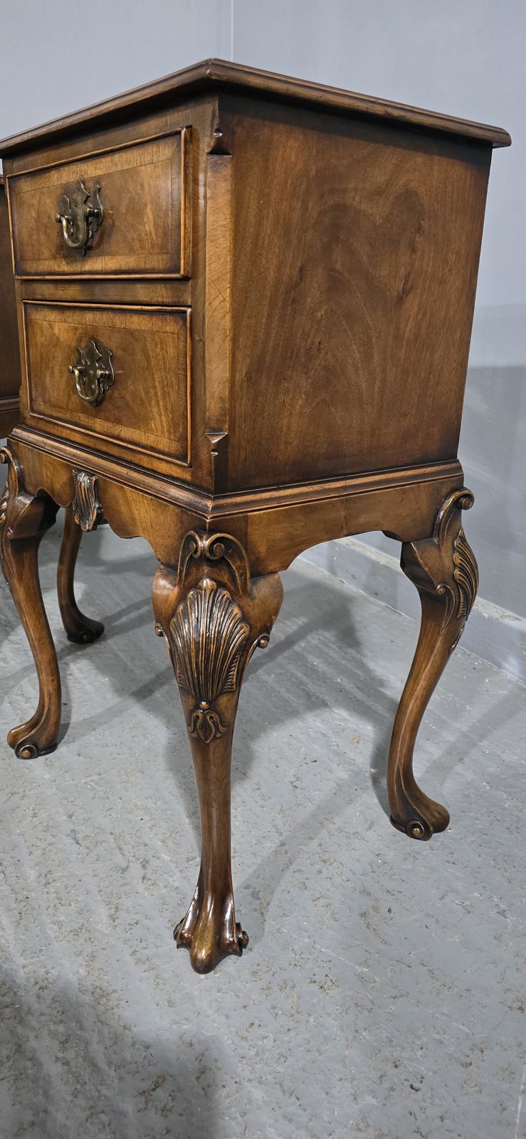 Top Quality Queen Anne Walnut Bedside Chest Of Drawers photo 1495.0