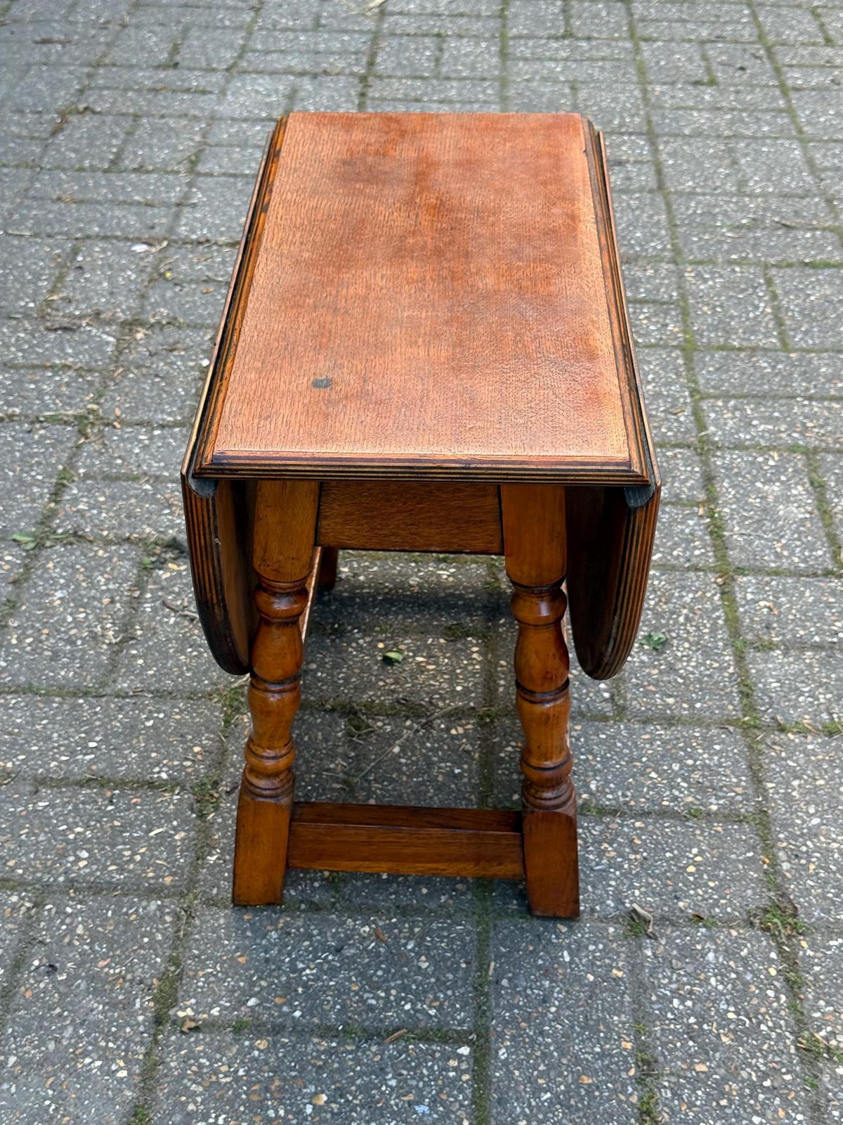 photo vinterior Vintage Oak Drop Leaf Table With Inlaid Edge Detail Turned Legs Farmhouse Style
