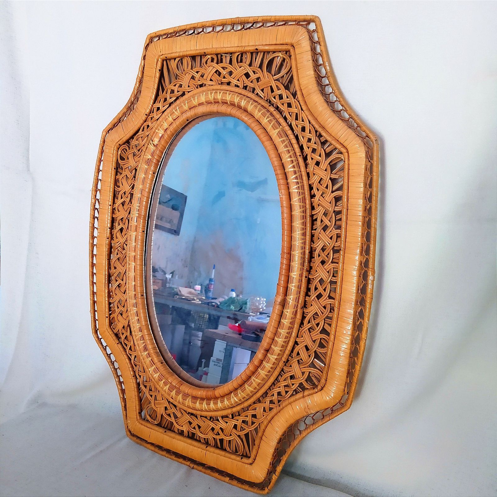 950.0 Miroir mural sculptural mid-century en rotin photo