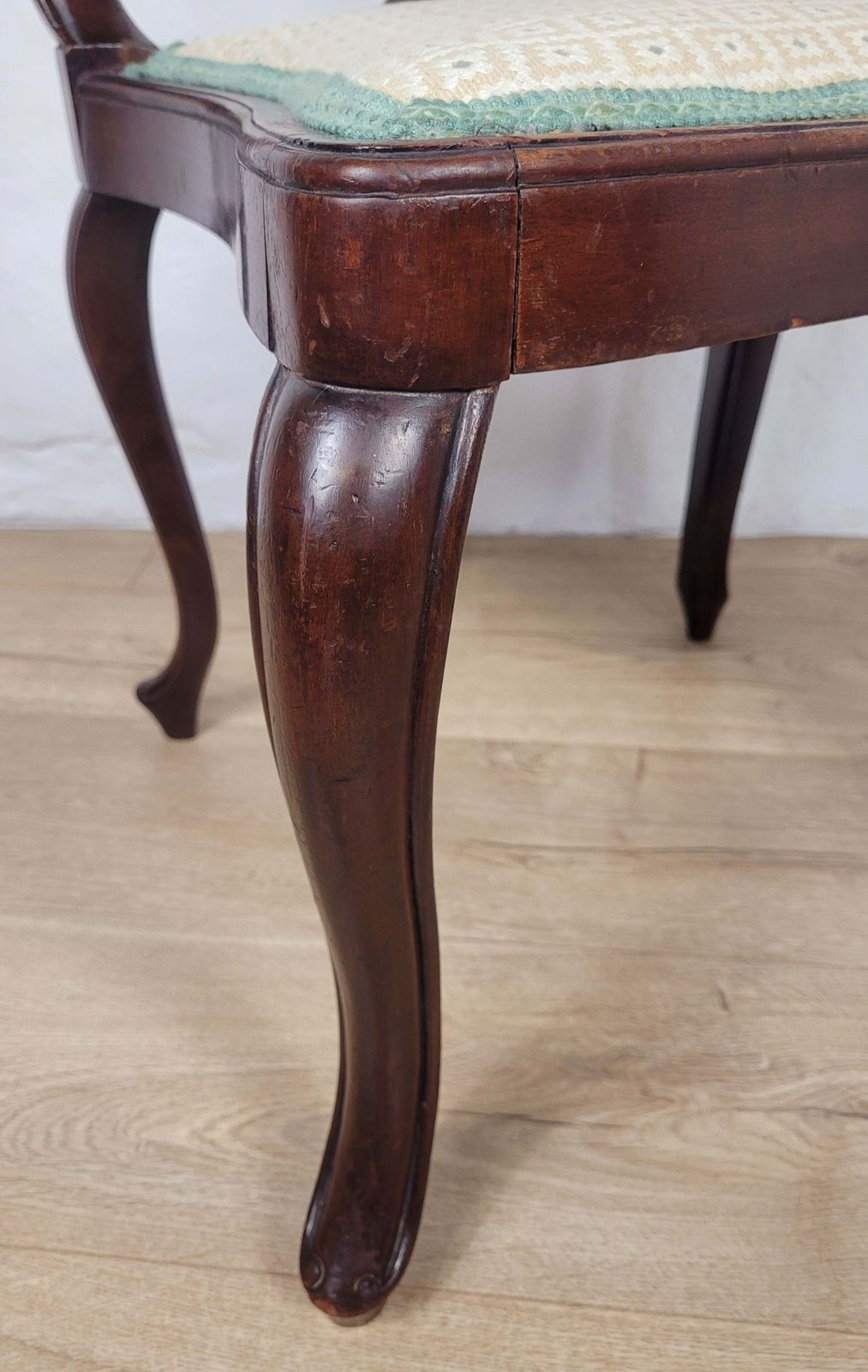 210.0 Edwardian Corner Chair Carved Ribbon Crest Floral Slat English photo