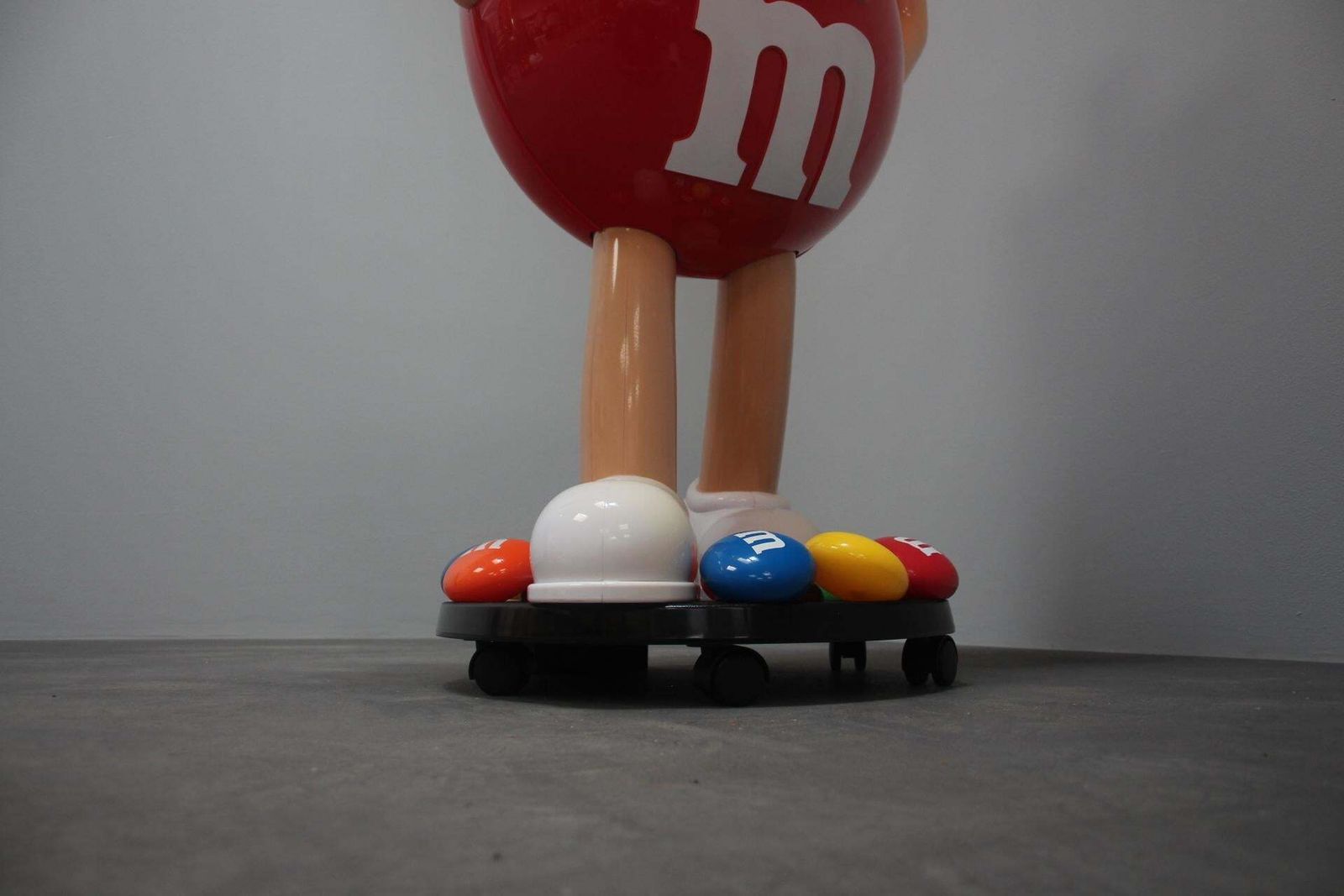 1056.0 Very Rare Plastic Stand Of The M&M's Candy Company Mascot, 1990s. photo
