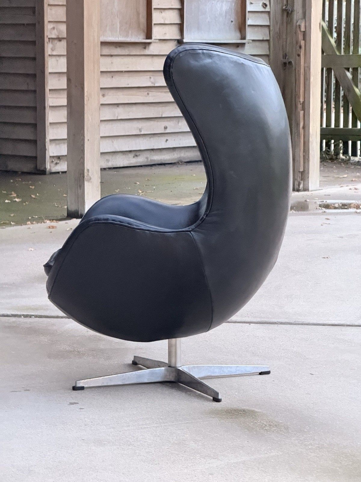 Arne Jacobsen Egg Chair Model 3316 Fritz Hansen Style Swivel Lounge Chair. photo Furniture