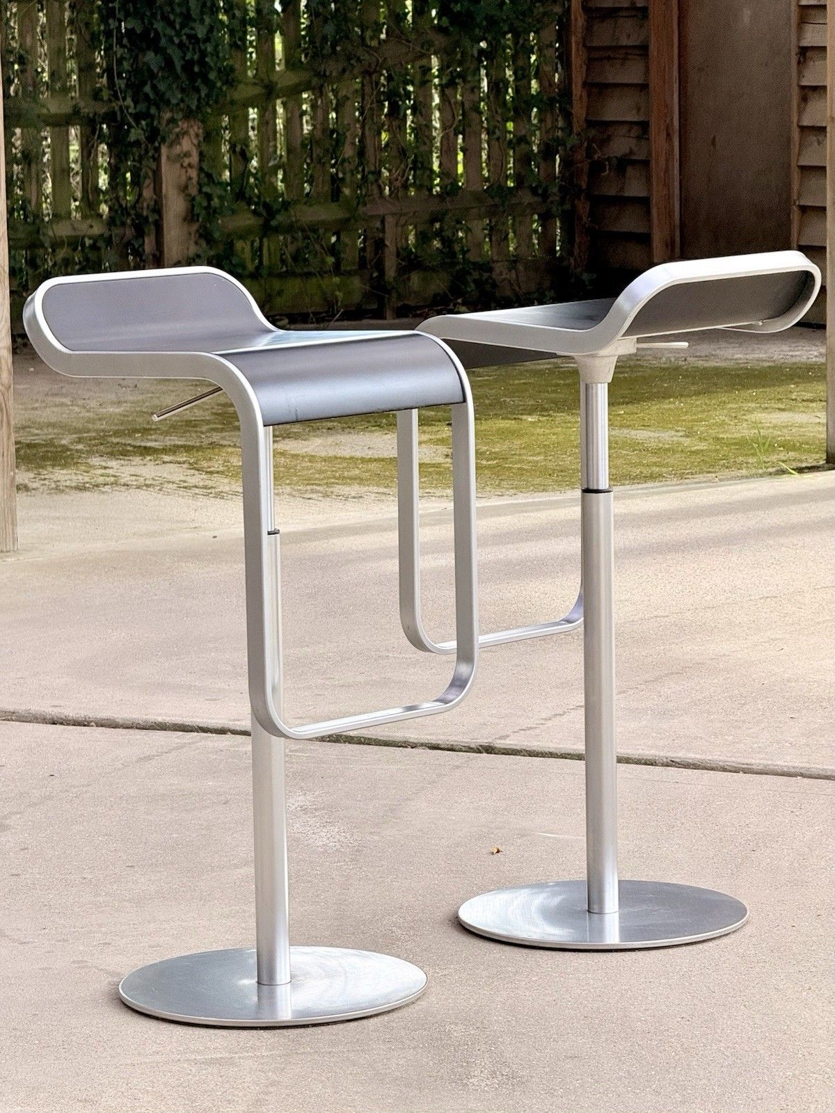 Shin & Tomoko Azumi For Lapalma, Height Adjustable Bar Stools photo vinterior