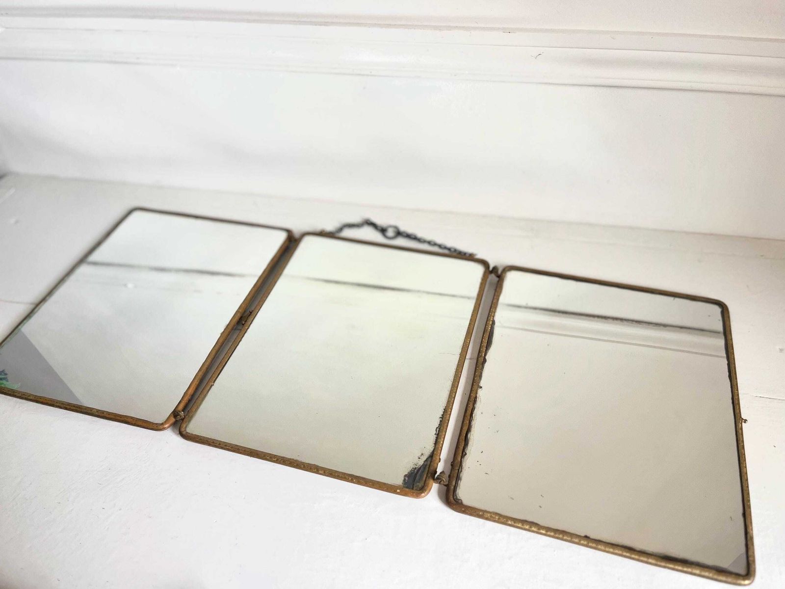 Miroir triptyque d'époque français, métal peint et cuir bordeaux photo vinterior