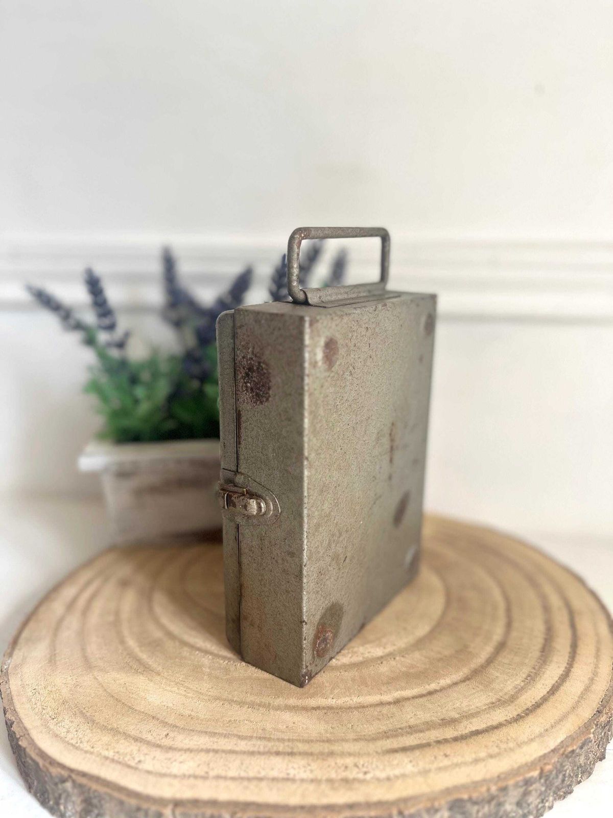 Vintage French Metal First Aid Box: Travel Kit, 1980s photo vinterior
