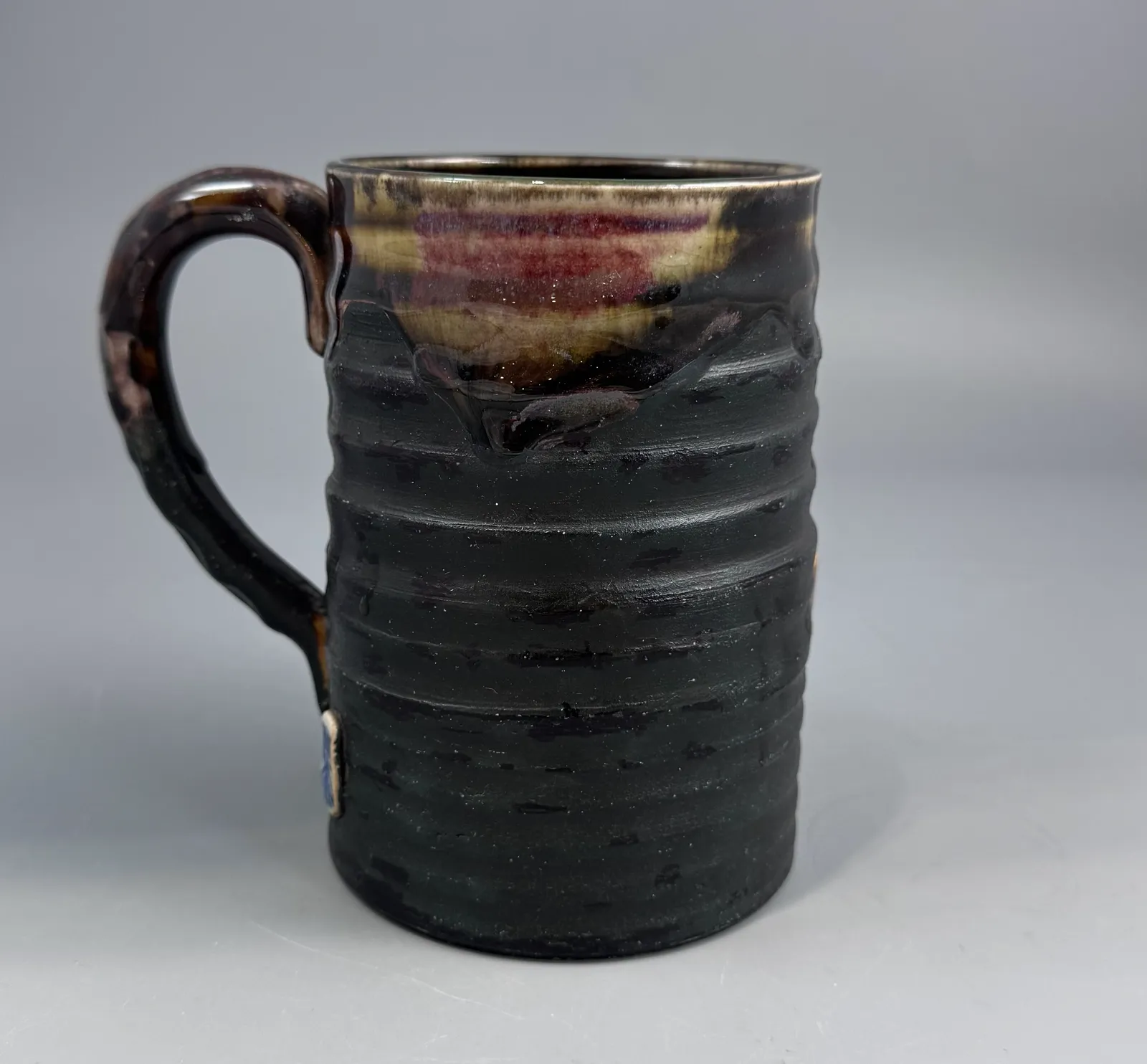 Large Sumida Gawa Mug With Applied Sennin Figure, Signed Ryōsai — Inoue Ryōsai Workshop, Meiji / Taishō Period photo for sale