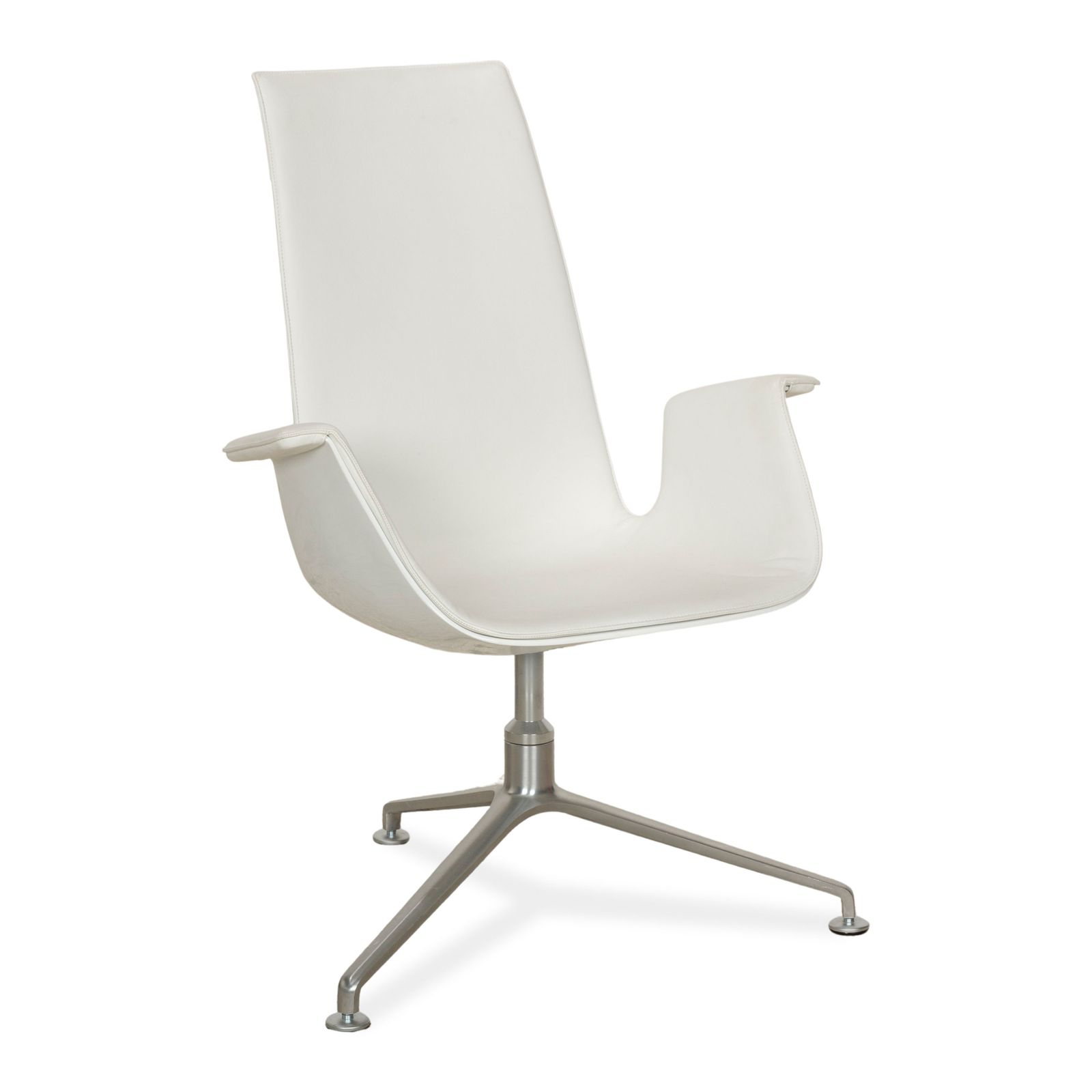 Walter Knoll FK fauteuil – wit leer, witte schaal, draaifunctie