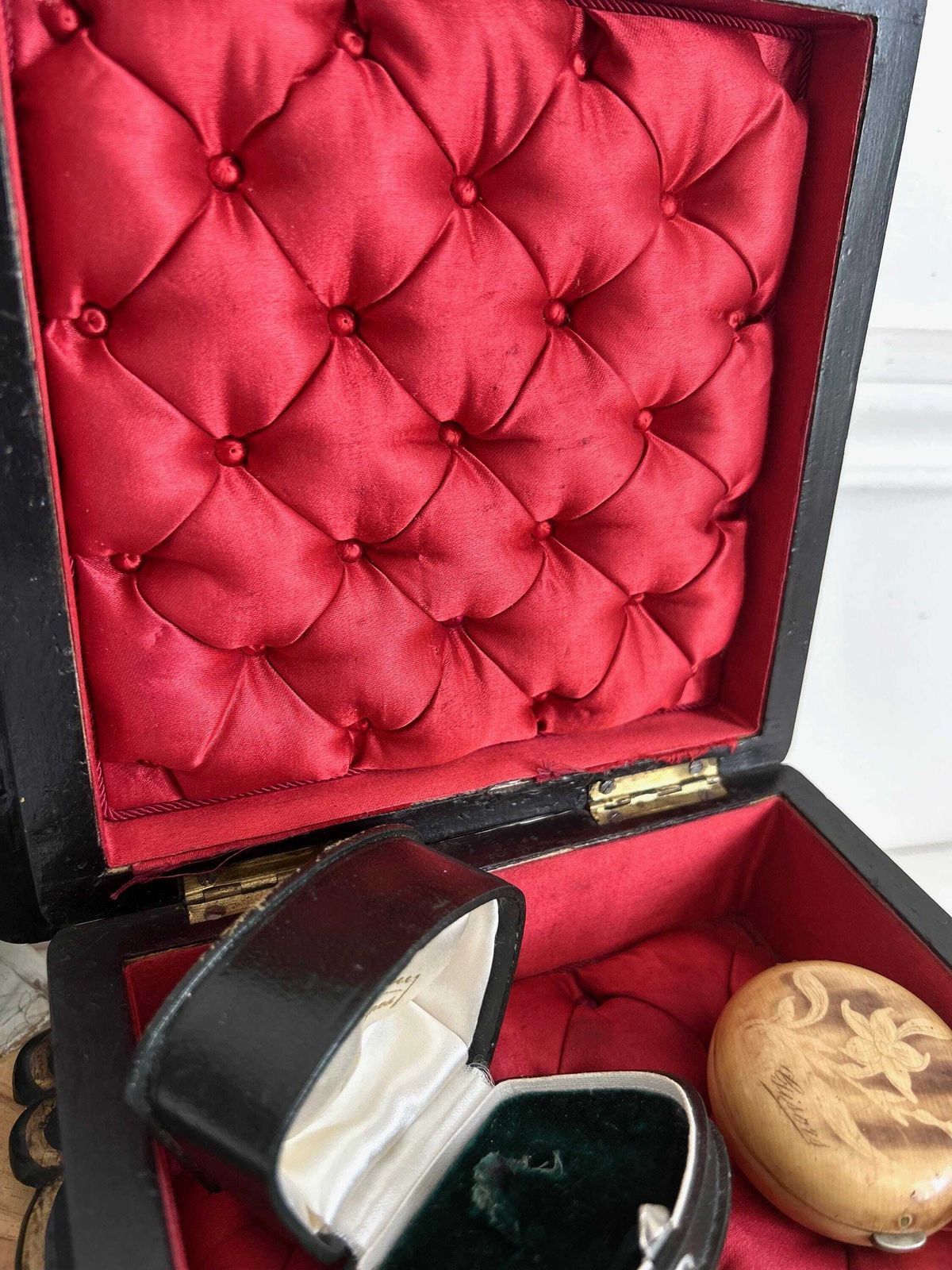 Boîte à bijoux d'époque française peinte à la main, soie capitonnée photo vinterior