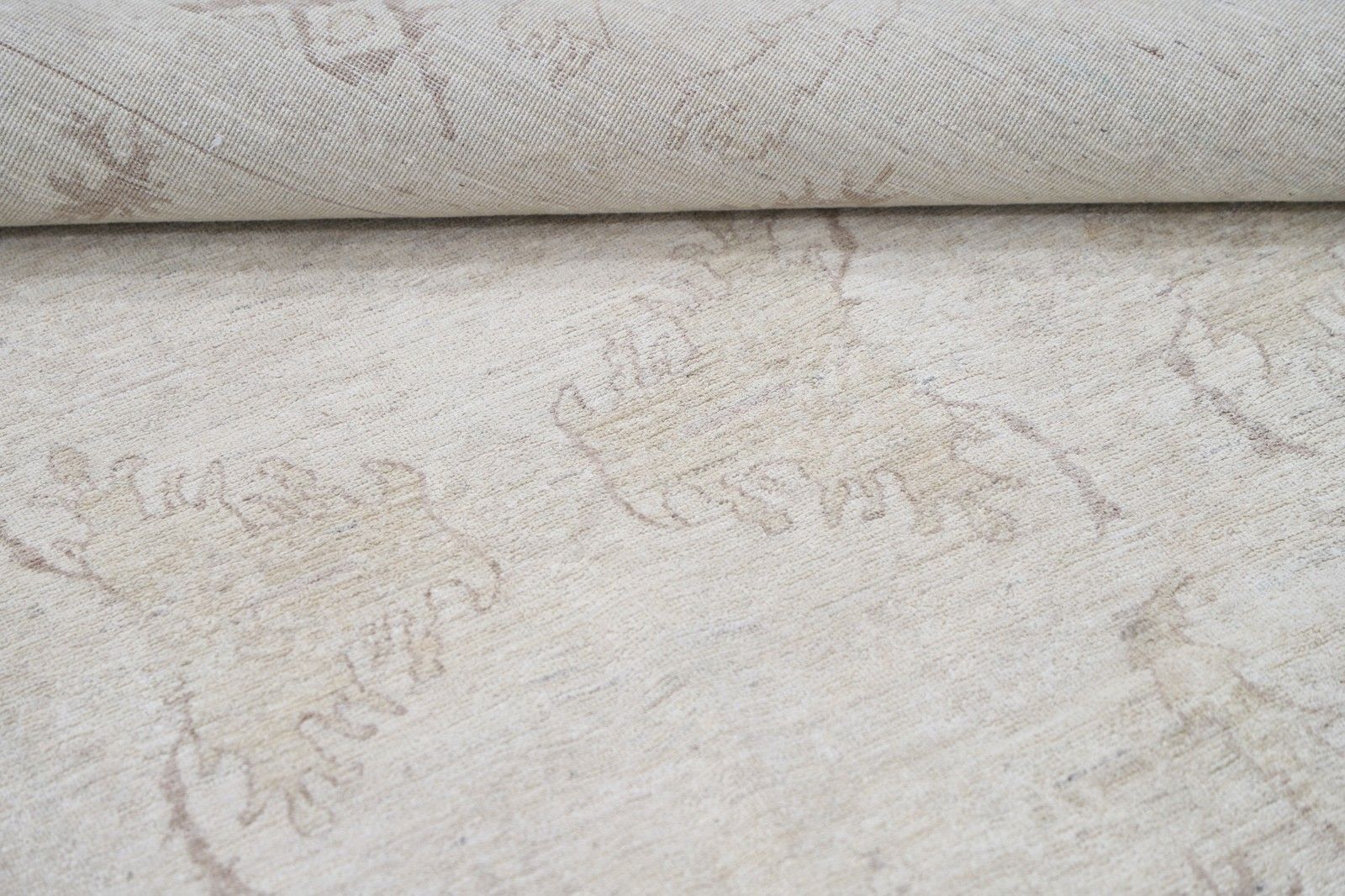 Handgeknoopt Beige Turks Vloerkleed 183 x 244 cm voor Woonkamer. 100% Wol photo Textiel