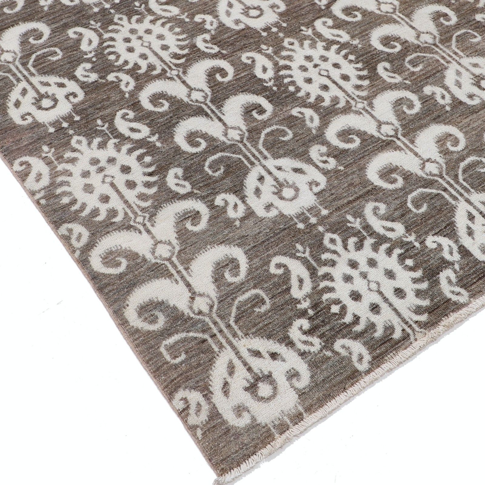 Tapis noué à la main, motif ornemental traditionnel, coloris taupe et ivoire, 183 x 262 cm photo buy