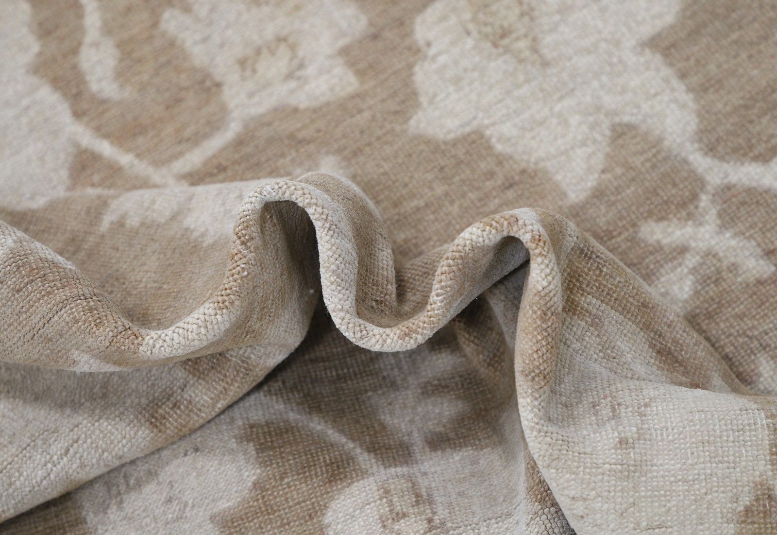 Tapis floral noué à la main, motif de vigne botanique, beige et marron, 2,07 x 2,04 m photo vinterior