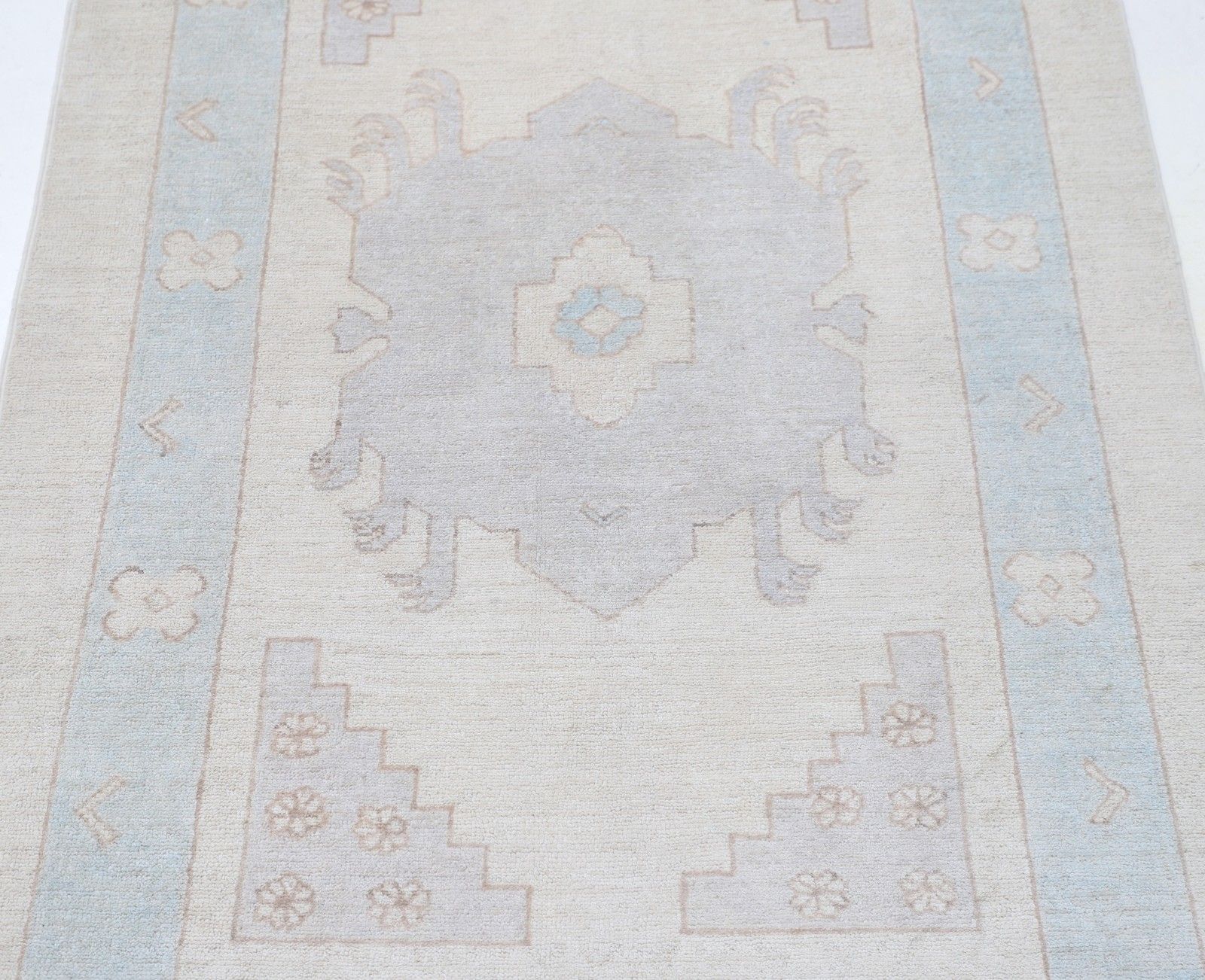 Tapis d'appoint turc noué à la main, 3 x 4,6 pi, laine aux tons sourds photo for sale